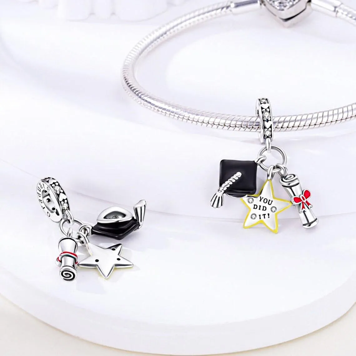 MariaFonte Charm Compatibile Tutte Marche Pendente Laurea Diploma Cappello Stella Pergamena Compleanno Anniversario Ciondoli Originale Argento 925 Mamma Bead Portafortuna Cuore Natale - immagine 2