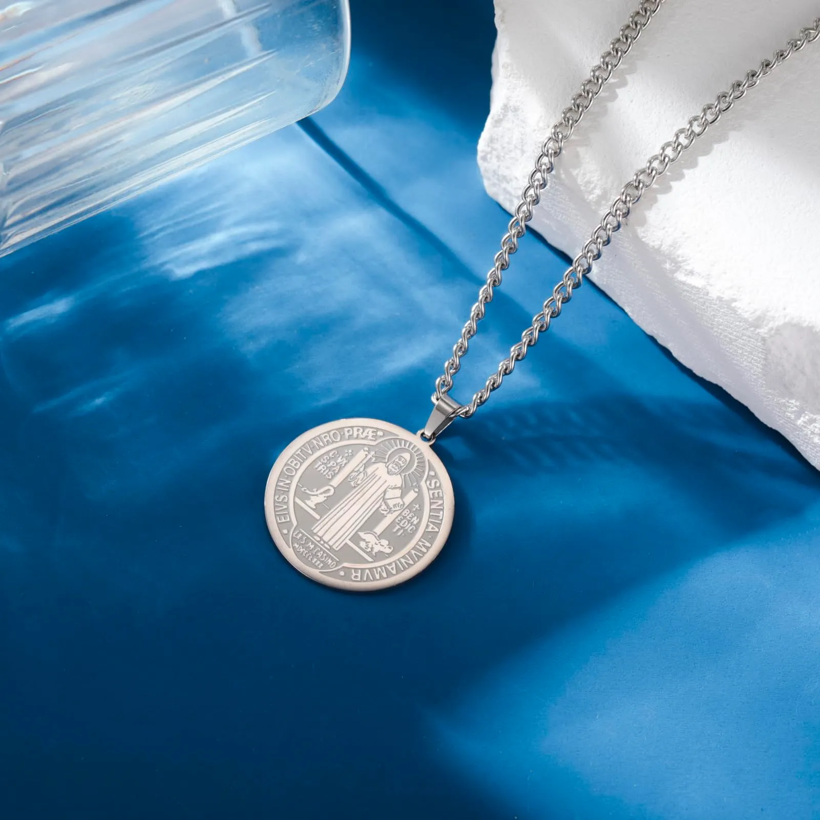 Amaxer Collana di San Benedetto di Nursia per donne, medagliette di protezione religiosa, amuleto, collana per donne e uomini (Argento) - immagine 5