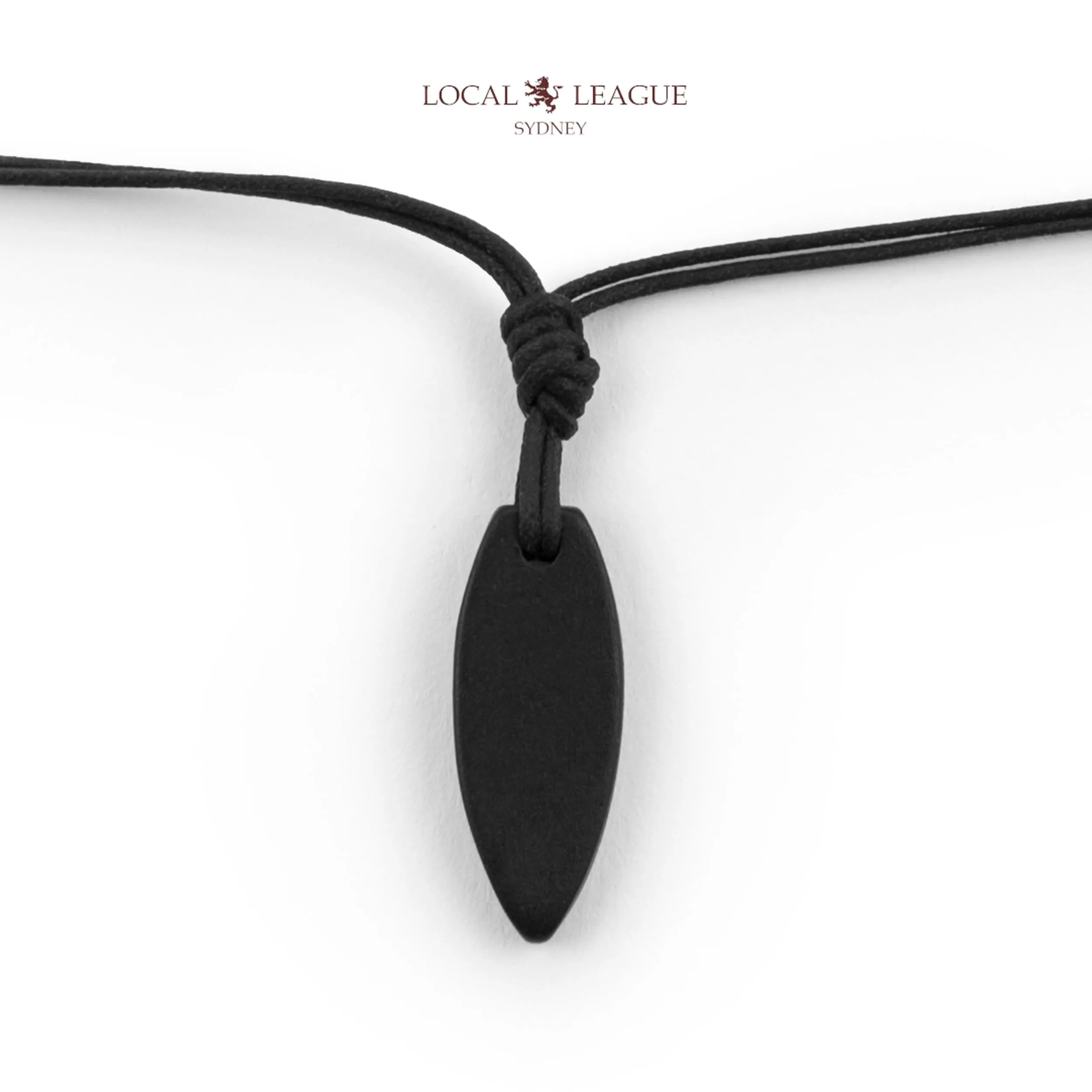 LOCAL LEAGUE Collana da Uomo con Ciondolo Nero TAVOLA DA SURF - Cordoncino di Cotone Cerato Corda per Fidanzato SPIAGGIA Surf Hawaii Vacanze Festival Festa Vacanza Discoteca 48 cm - immagine 5