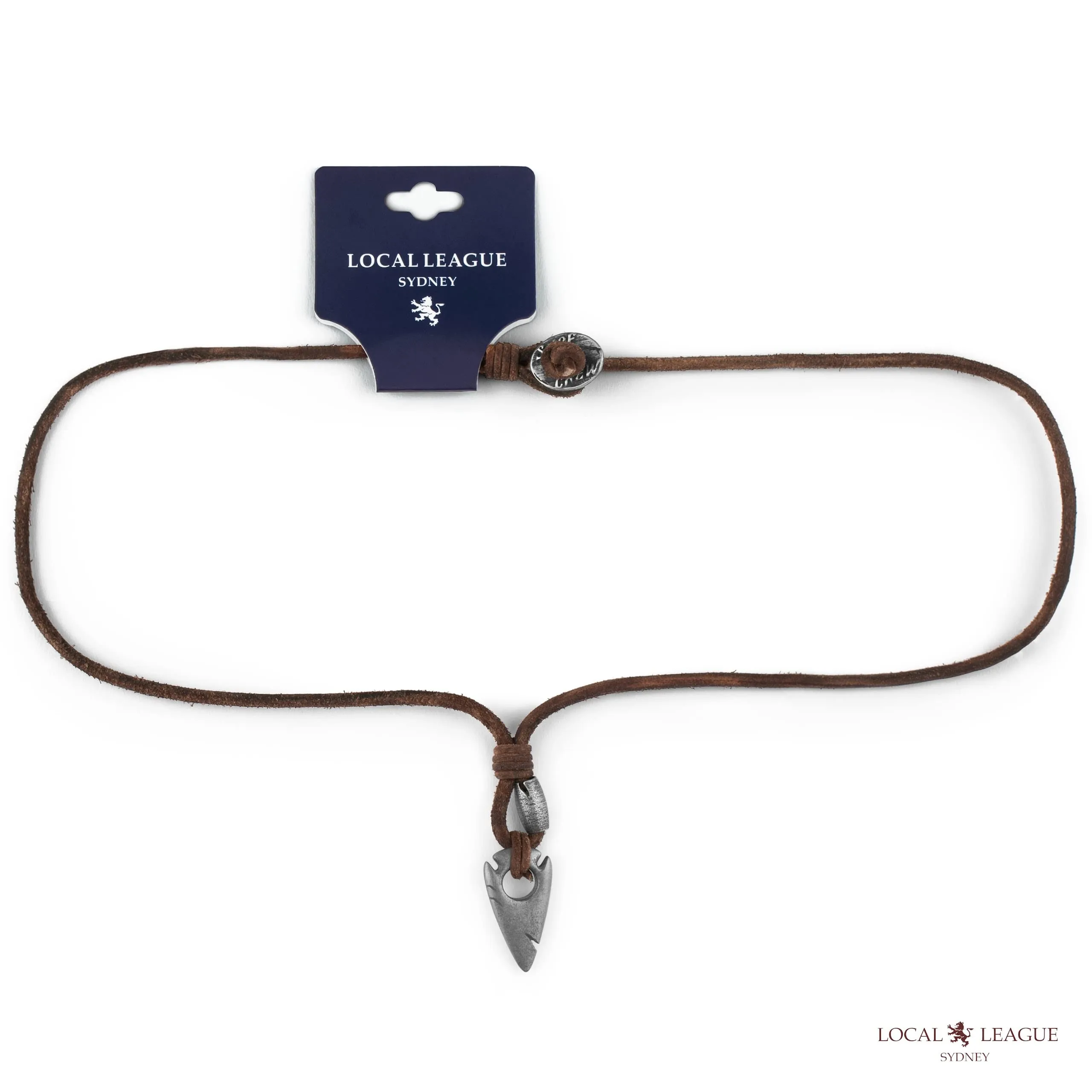 LOCAL LEAGUE Collana in Pelle da Uomo con Pendente in Metallo con TESTA DI FRECCIA Cordoncino Marrone Invecchiato Corda Perizoma per Fidanzato SPIAGGIA Surf Vacanze Outback Hunter Spear 55 cm - immagine 3