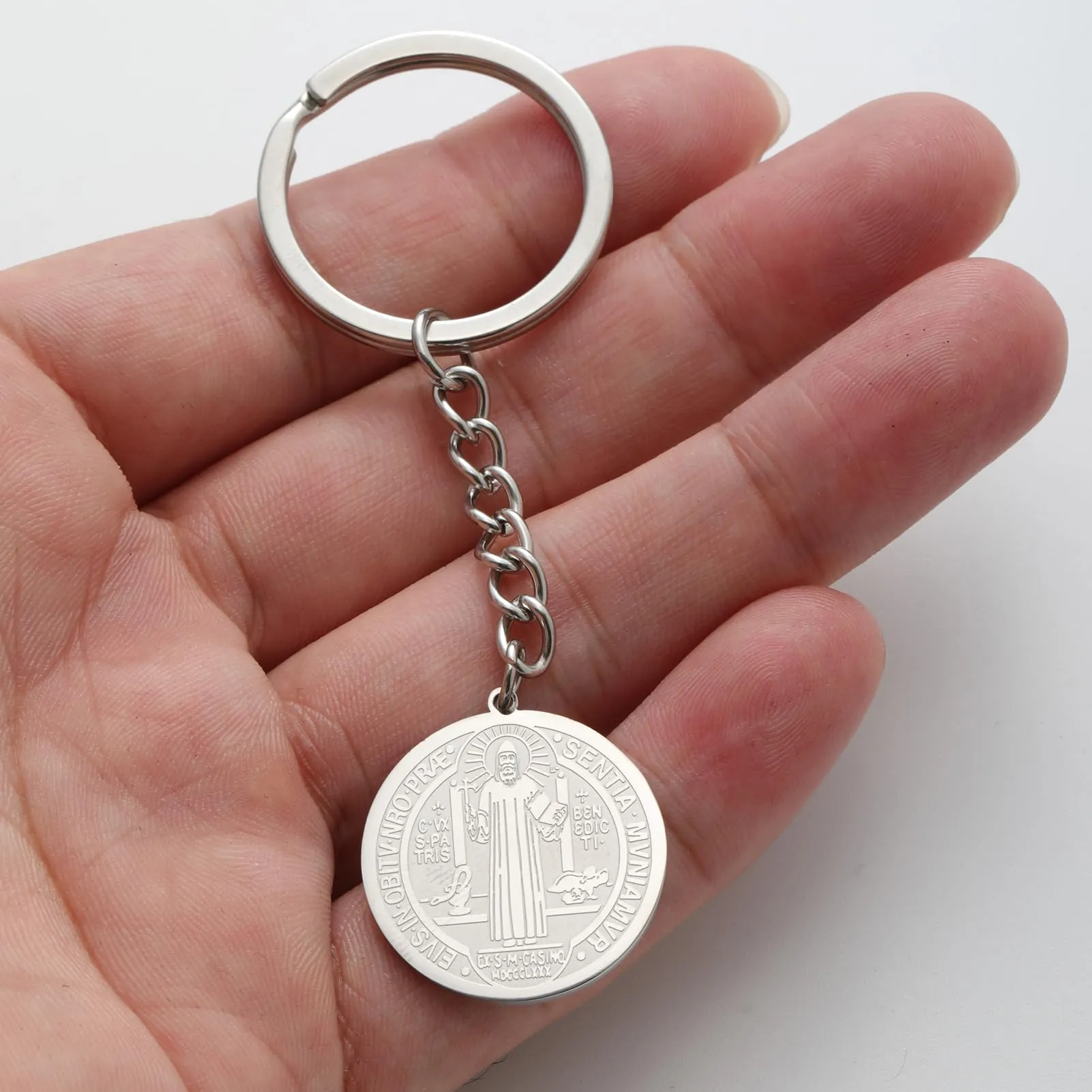 Amaxer Collana di San Benedetto di Nursia per donne, medagliette di protezione religiosa, amuleto, collana per donne e uomini (Portachiavi) - immagine 2
