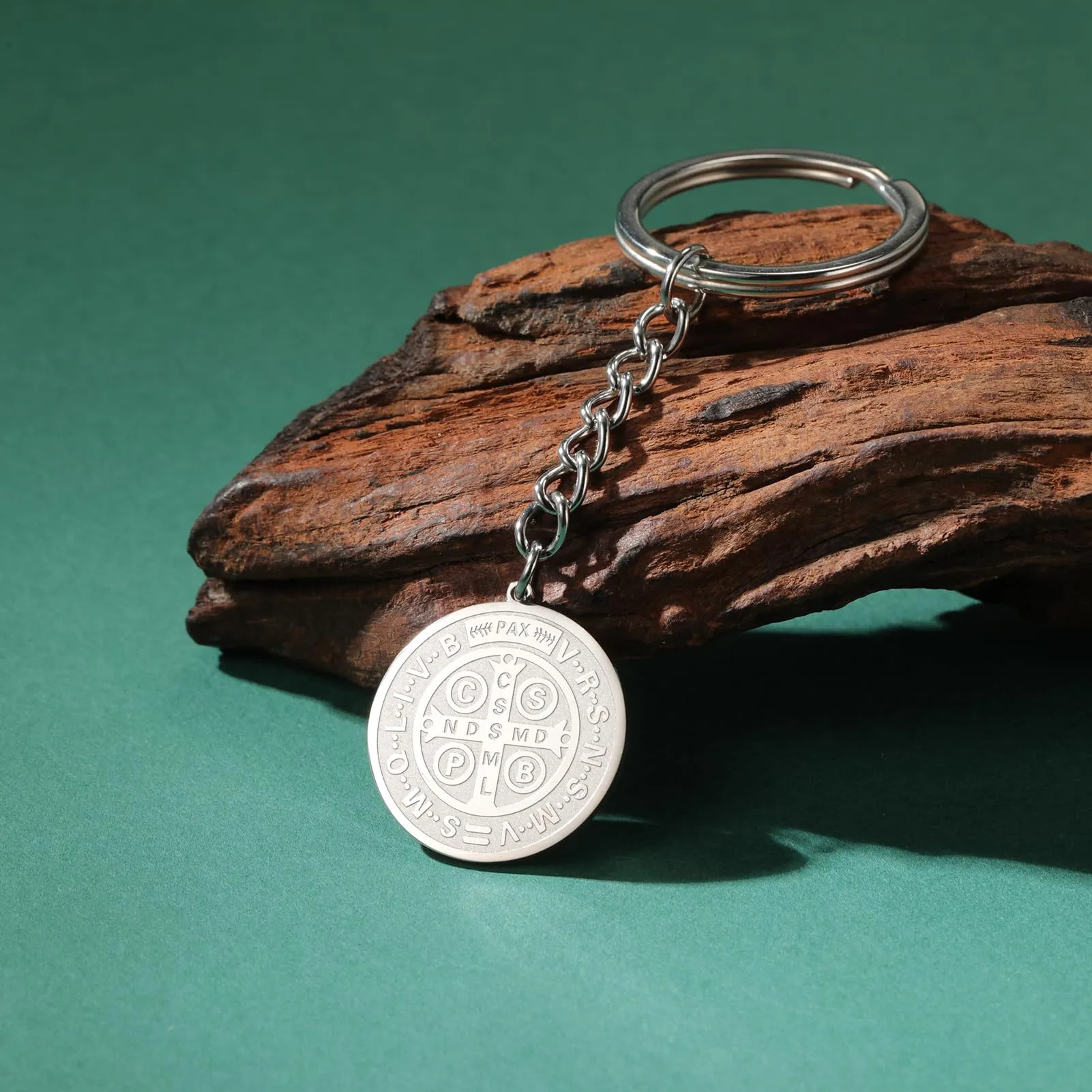Amaxer Collana di San Benedetto di Nursia per donne, medagliette di protezione religiosa, amuleto, collana per donne e uomini (Portachiavi) - immagine 4