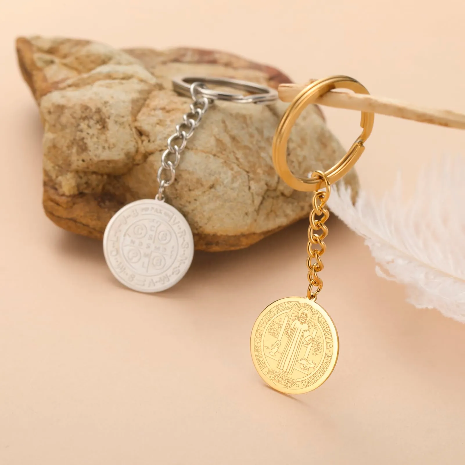 Amaxer Collana di San Benedetto di Nursia per donne, medagliette di protezione religiosa, amuleto, collana per donne e uomini (Portachiavi) - immagine 7