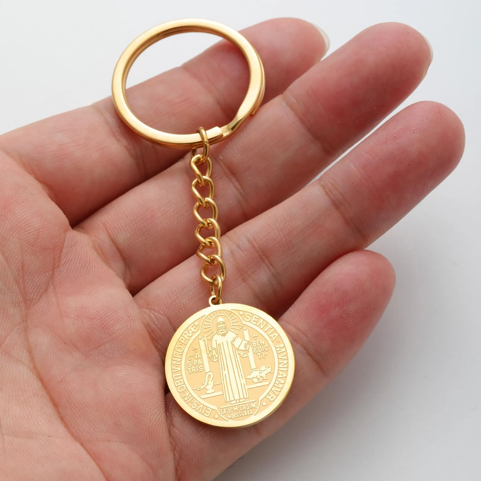 Amaxer Collana di San Benedetto di Nursia per donne, medagliette di protezione religiosa, amuleto, collana per donne e uomini (Portachiavi-Oro) - immagine 2