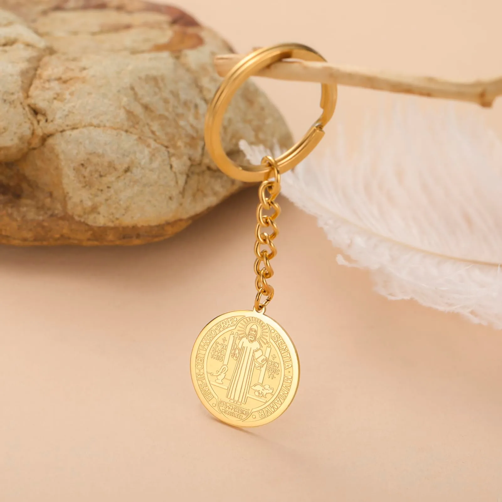 Amaxer Collana di San Benedetto di Nursia per donne, medagliette di protezione religiosa, amuleto, collana per donne e uomini (Portachiavi-Oro) - immagine 3