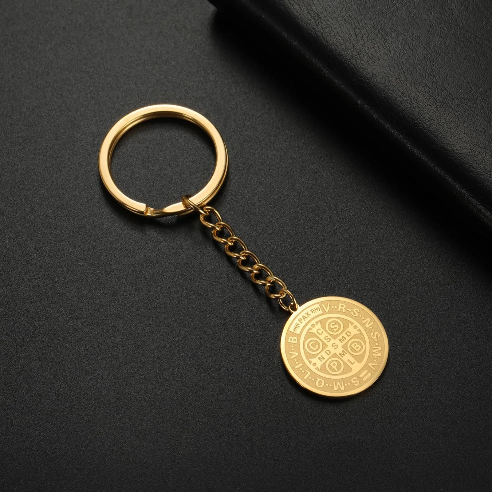 Amaxer Collana di San Benedetto di Nursia per donne, medagliette di protezione religiosa, amuleto, collana per donne e uomini (Portachiavi-Oro) - immagine 4