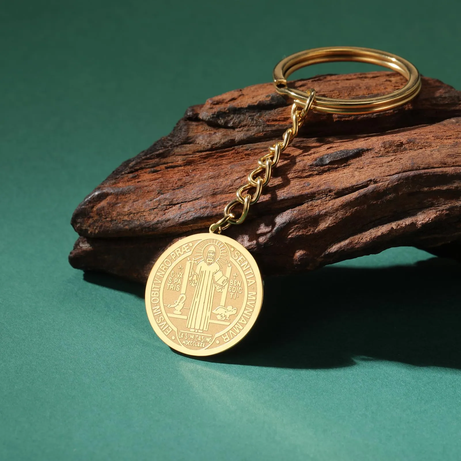 Amaxer Collana di San Benedetto di Nursia per donne, medagliette di protezione religiosa, amuleto, collana per donne e uomini (Portachiavi-Oro) - immagine 5