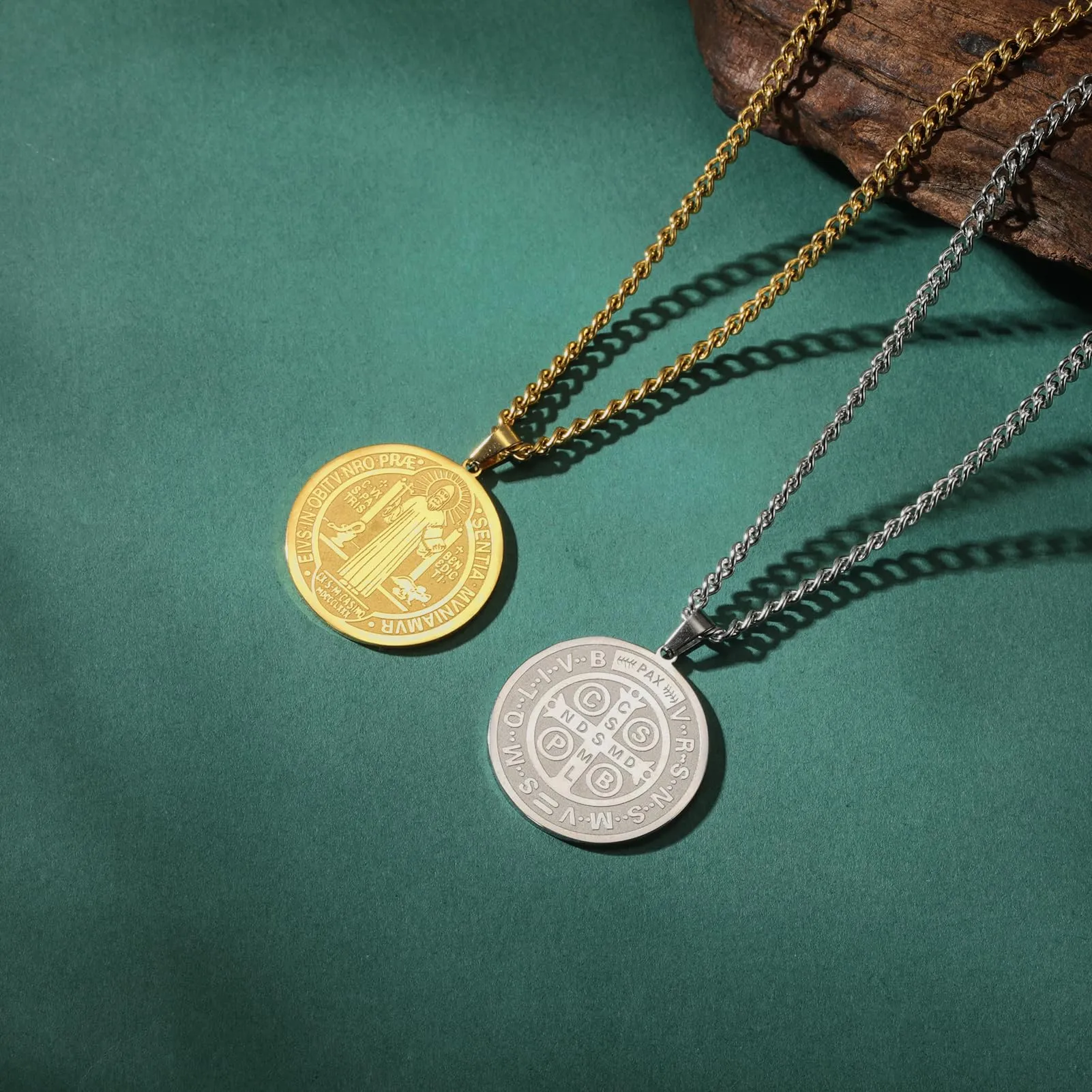 Amaxer Collana di San Benedetto di Nursia per donne, medagliette di protezione religiosa, amuleto, collana per donne e uomini (Oro) - immagine 7