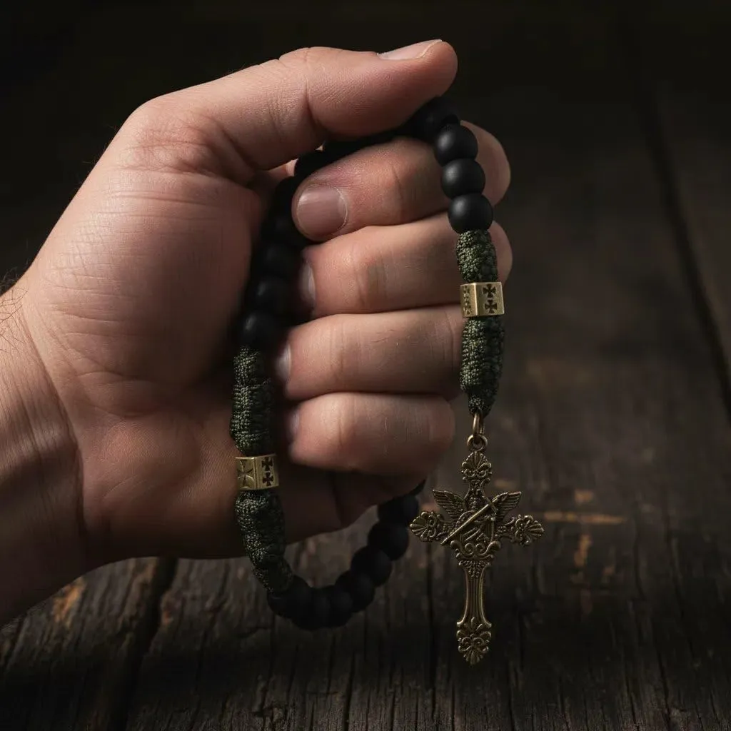 Nazareth Store Collana con rosario in paracord resistente e robusto in metallo color bronzo antico, perline di preghiera nere opache con medaglia di San e crocifisso - immagine 6