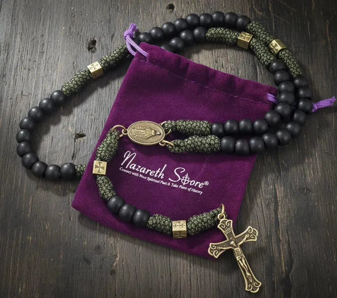 Collana con rosario in paracord resistente e robusto in metallo color bronzo antico, perline di preghiera nere opache con medaglia di San e crocifisso (Croce di Gesù con medaglia miracolosa) - immagine 6