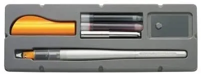 Pilot Pack di penna stilografica Parallel Pen da 24 mm - Punta in acciaio - Corsa da 24 mm - 2 ricariche kit per la pulizia interna ed esterna - Colore nero/rosso - immagine 1