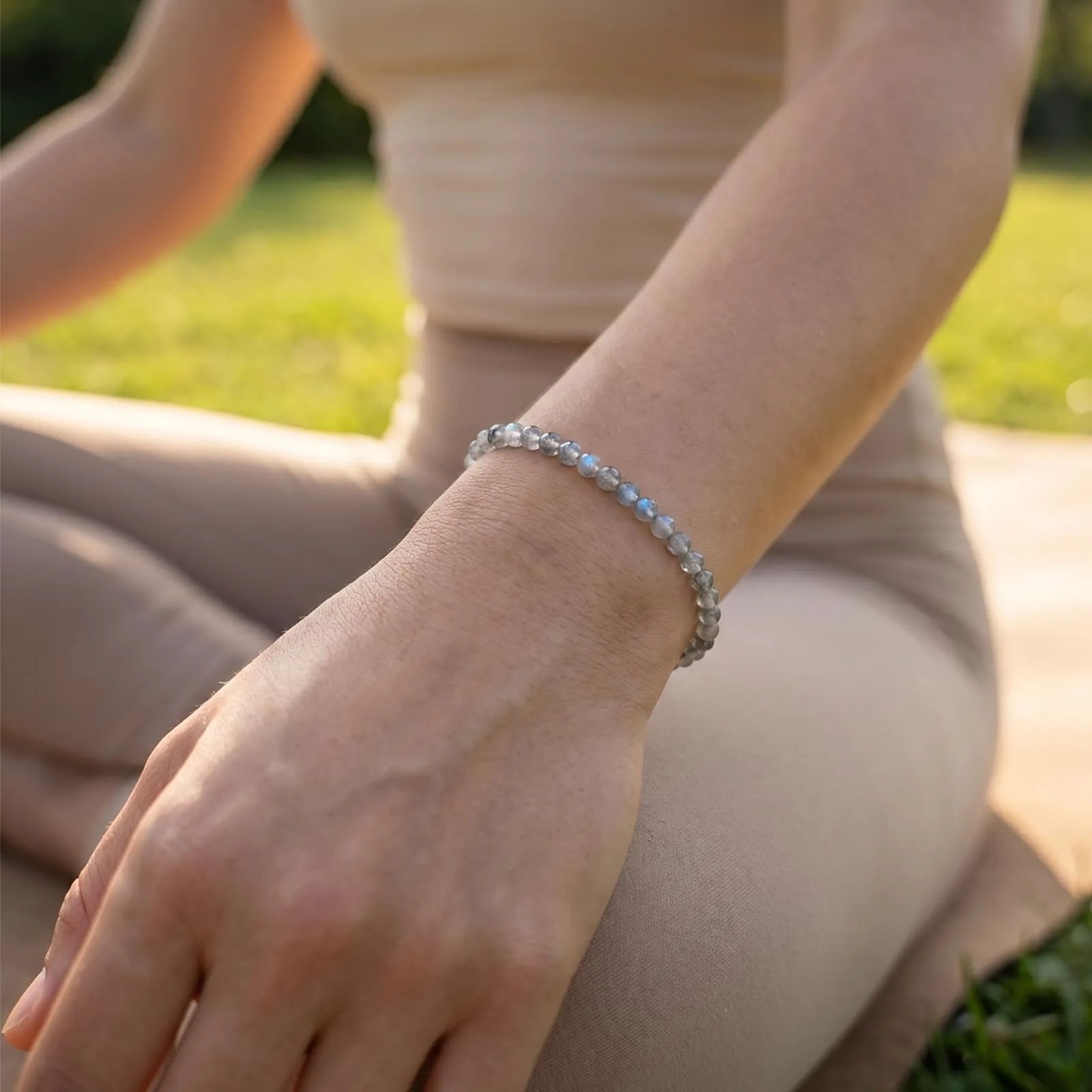 Ruby Bracciale con perle da donna - Bracciale di alta qualità da 4 mm realizzato con pietre naturali autentiche sfaccettate - Con confezione regalo inclusa - immagine 4