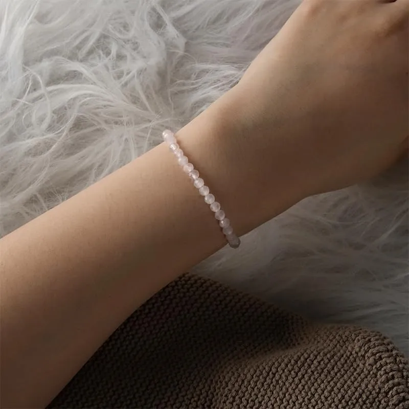 Ruby Bracciale con perle da donna - Bracciale di alta qualità da 4 mm realizzato con pietre naturali autentiche sfaccettate - Con confezione regalo inclusa - immagine 2