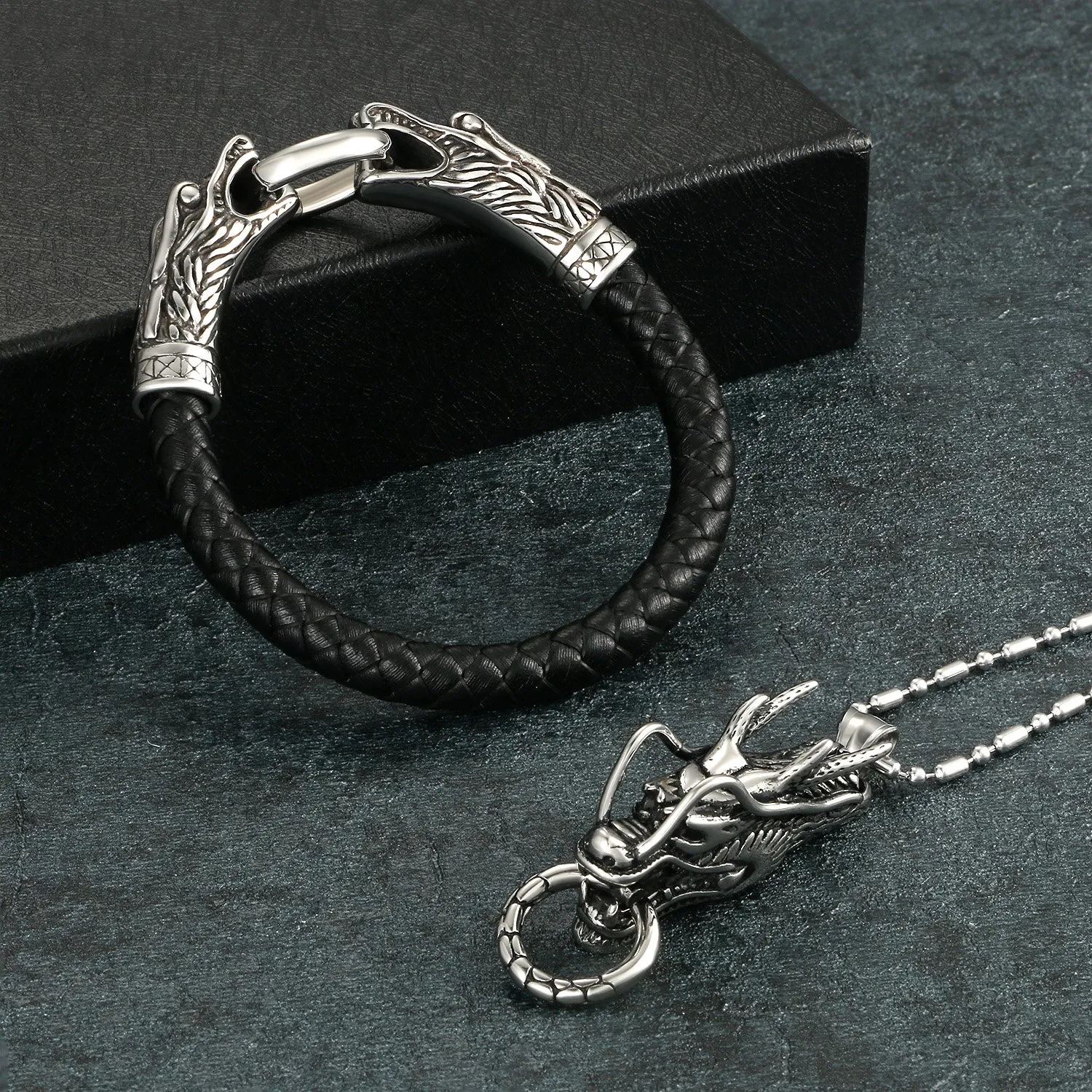 Aroncent Bracciale Drago Collana Uomo Bracciale in Pelle Unisex in Acciaio Inox Aperto Vintage Bracciale Lucido Braccialetto in Filo di Pelle Avvolgente Collana, Nero, Argento - immagine 5