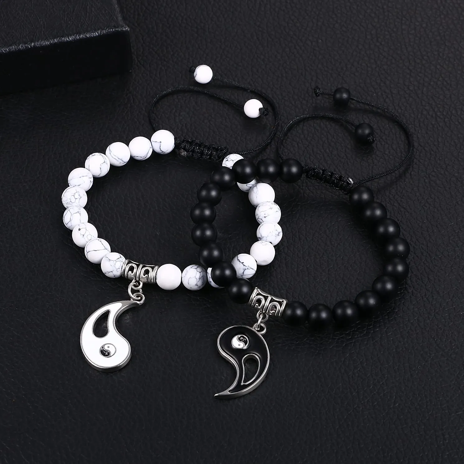 Flongo 2pcs Bracciali per Amanti Coppie, Yin Yang Tai Chi Ciondolo Nero Bianco, Bracciali in Pelle Intrecciata Tribal, Buon Regalo di San Valentino/Natale - immagine 2