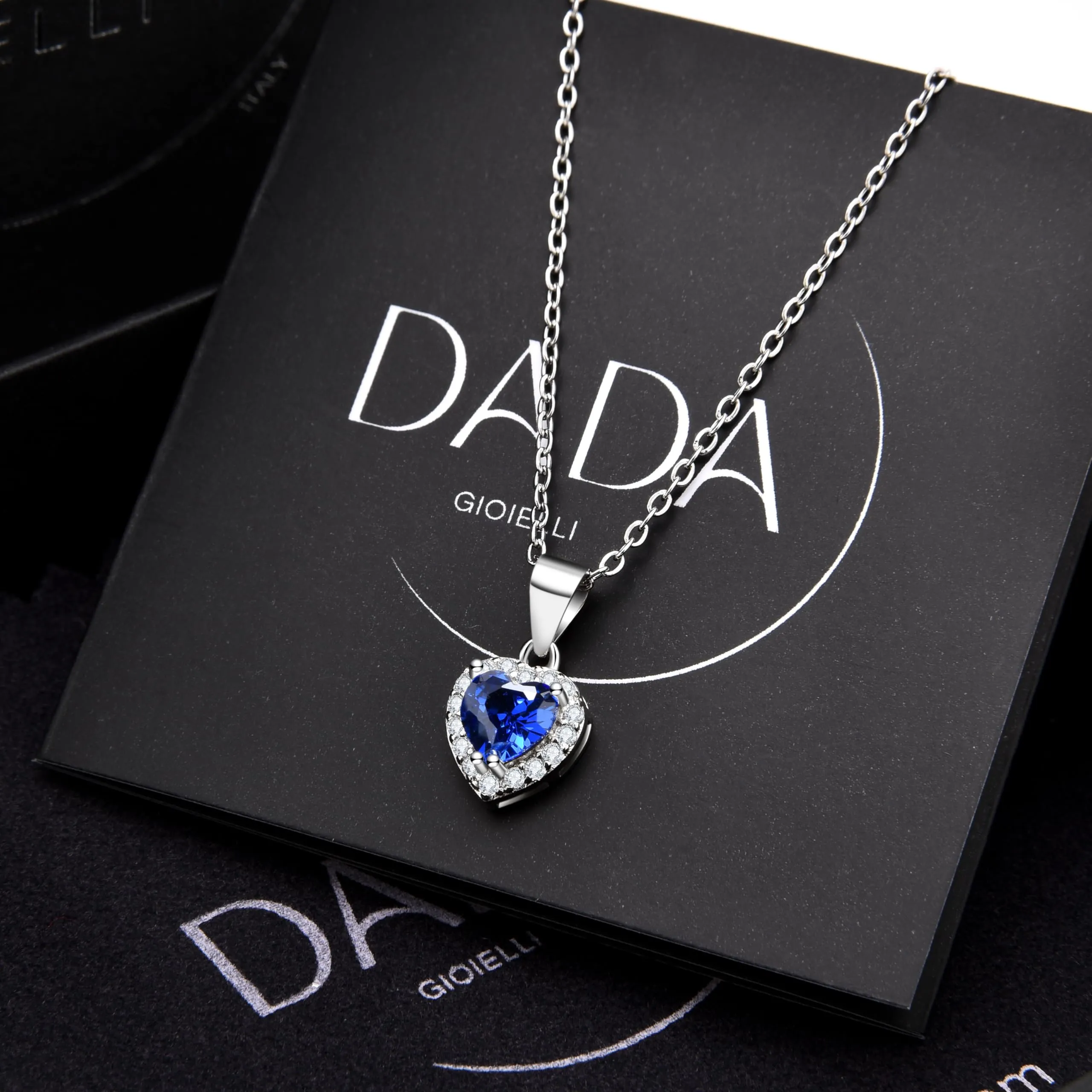 Dada Gioielli - Collana Cuore 9mm Punto Luce Argento 925 Con Zirconi Brillanti Catenina 45+5cm (Blu Zaffiro) - immagine 4