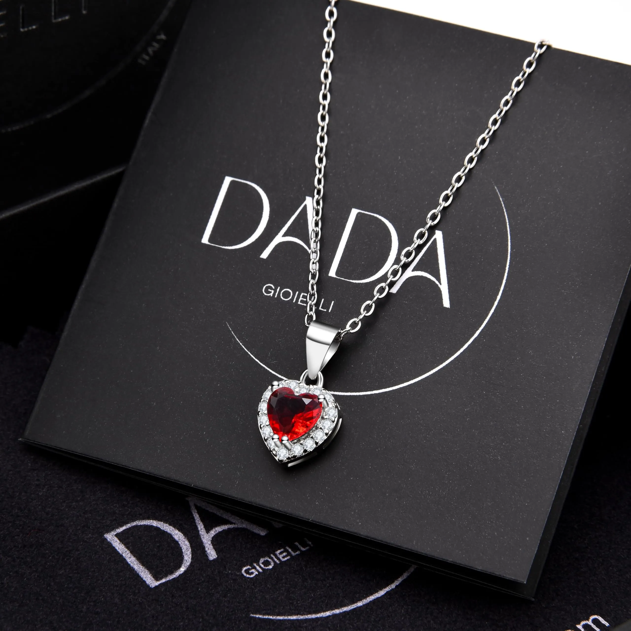 Dada Gioielli - Collana Cuore 9mm Punto Luce Argento 925 Con Zirconi Brillanti Catenina 45+5cm (Rosso Rubino) - immagine 4
