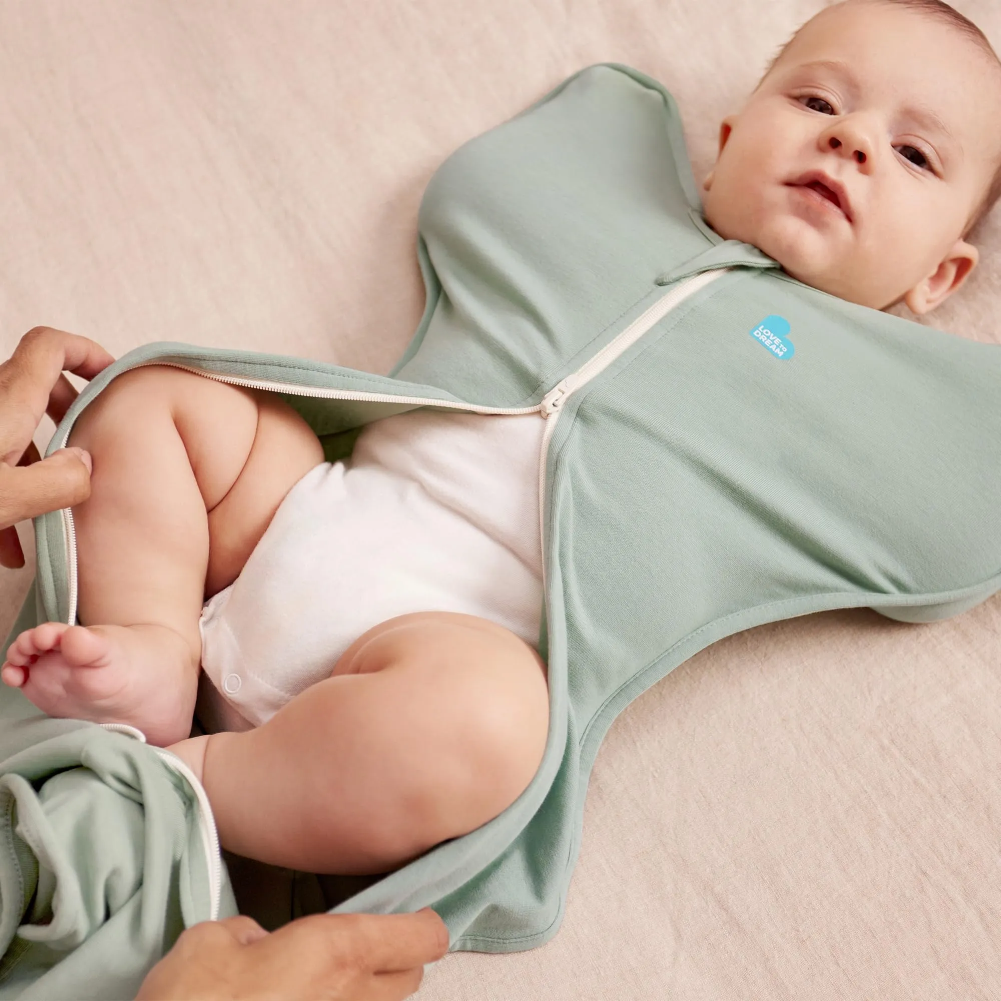 Love To Dream Swaddle Up, neonato 2,2-3,8 kg, oliva, vestibilità aderente per un buon sonno, 0,2 Tog (24-27°C), lavabile in lavatrice e con doppia cerniera - immagine 9