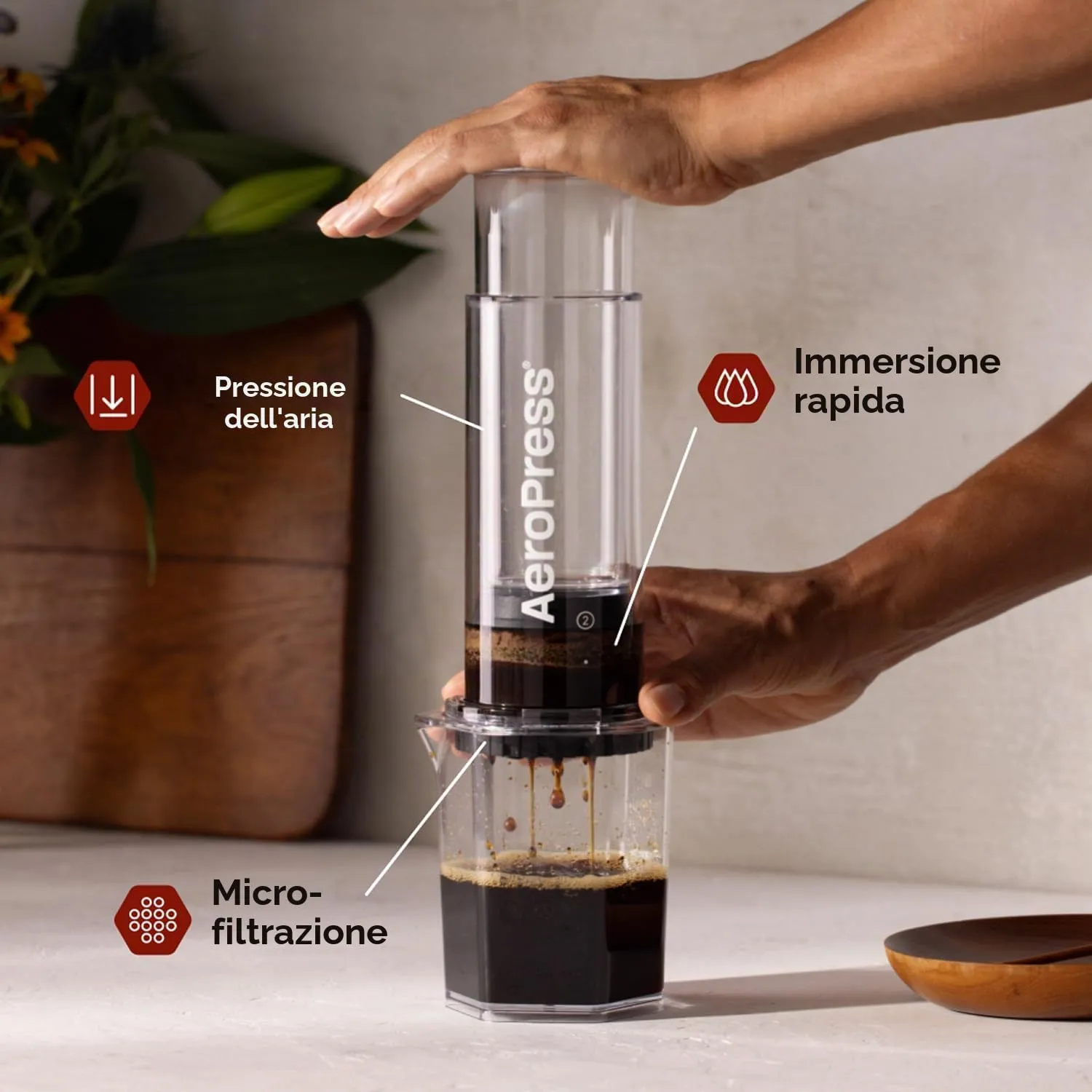 AeroPress Clear XL Coffee Press, grande French Press tutto-in-uno, macchina da caffè manuale stile espresso e pour-over, pronta in 2 minuti, portatile per viaggio e campeggio - immagine 2