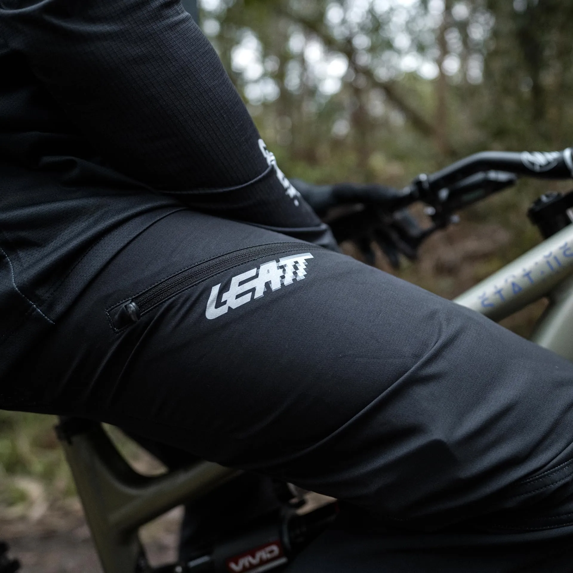 Leatt Completo Maglia e Pantaloni MTB Gravity 1.0 - Entry-Level per Enduro e Trail | Szymon Godziek | Xxl/us38/eu56 - immagine 7