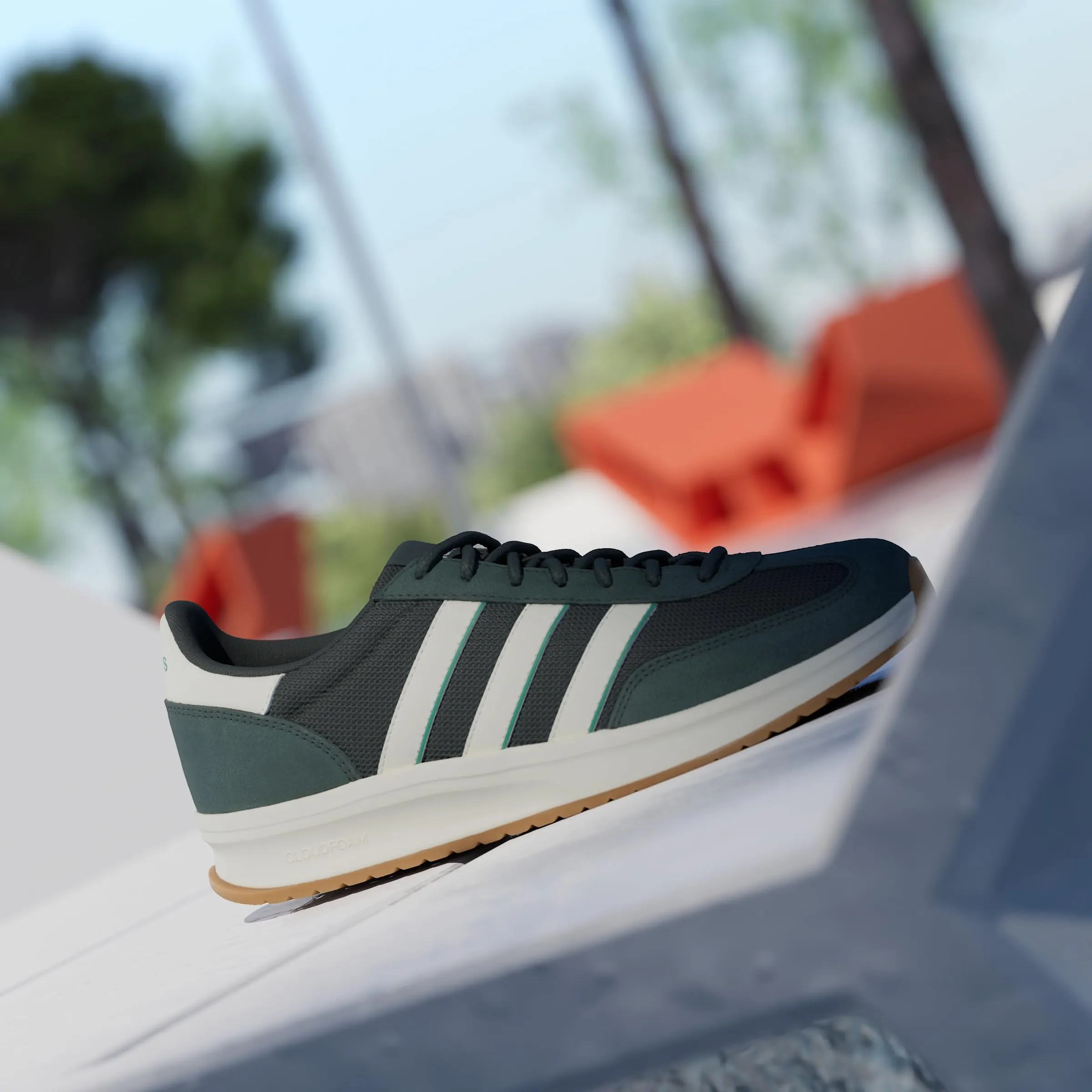 adidas Uomo Run 70S 2.0 Shoes, Legend Ivy/off White/Semi Court Green, 40 EU - immagine 2