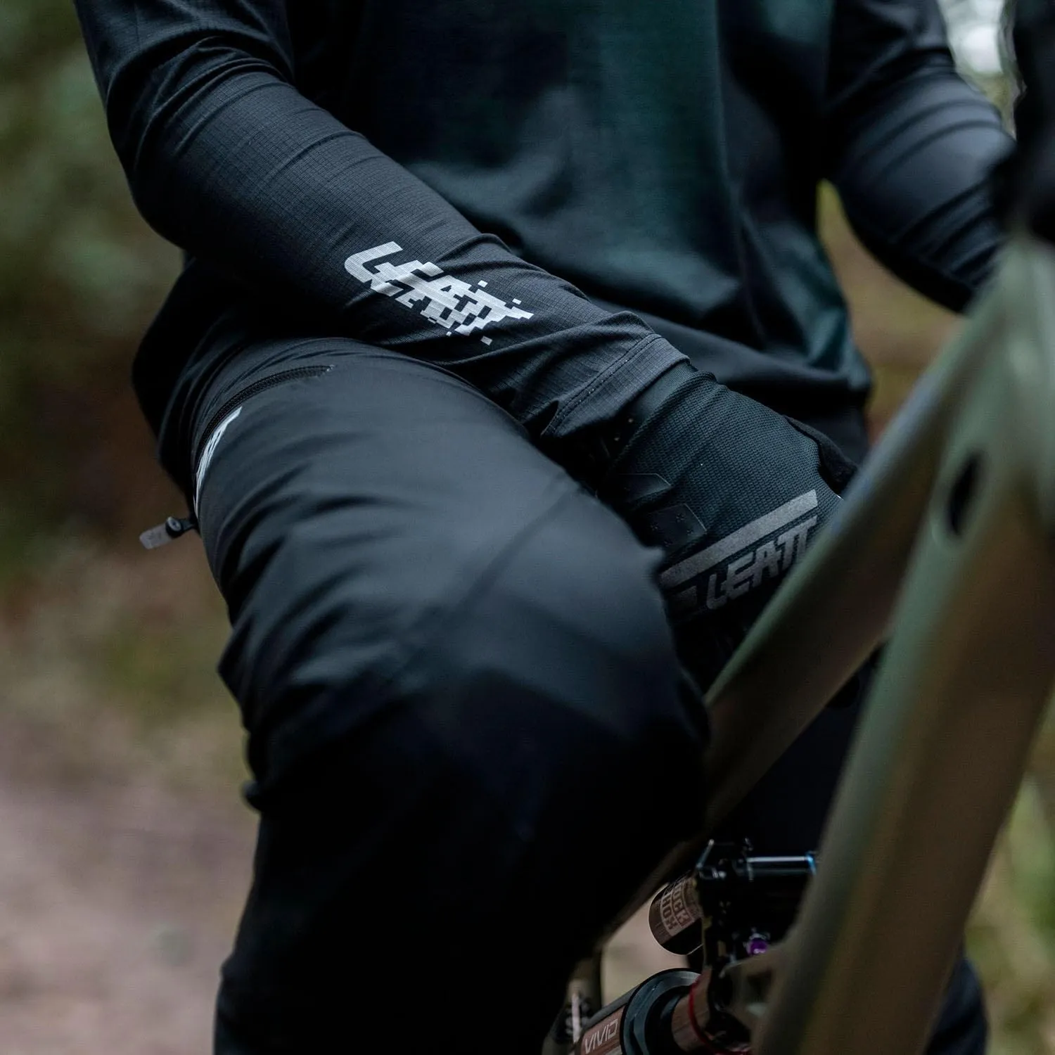 Leatt Completo Maglia e Pantaloni MTB Gravity 1.0 - Entry-Level per Enduro e Trail | Szymon Godziek | 3xl/us40/eu58 - immagine 9