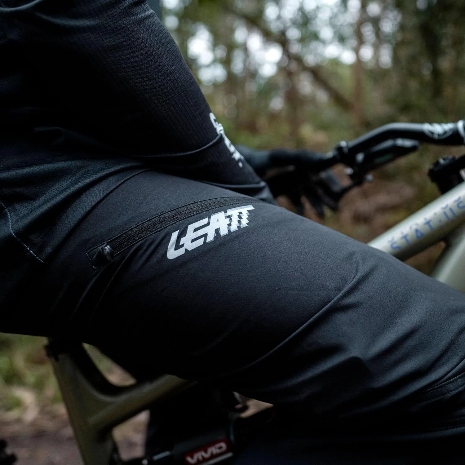 Leatt Completo Maglia e Pantaloni MTB Gravity 1.0 - Entry-Level per Enduro e Trail | Szymon Godziek | Xl/us36/eu54 - immagine 9