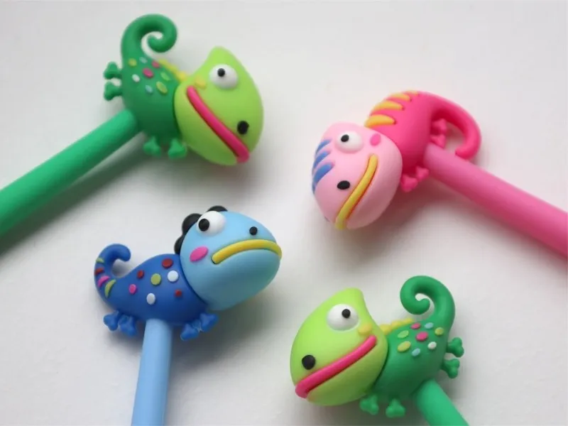 Penna Bismark Animals Chameleon Soft Touch con simpatici camaleonti - Punta fine - Inchiostro gel nero - 3 diversi design - immagine 1
