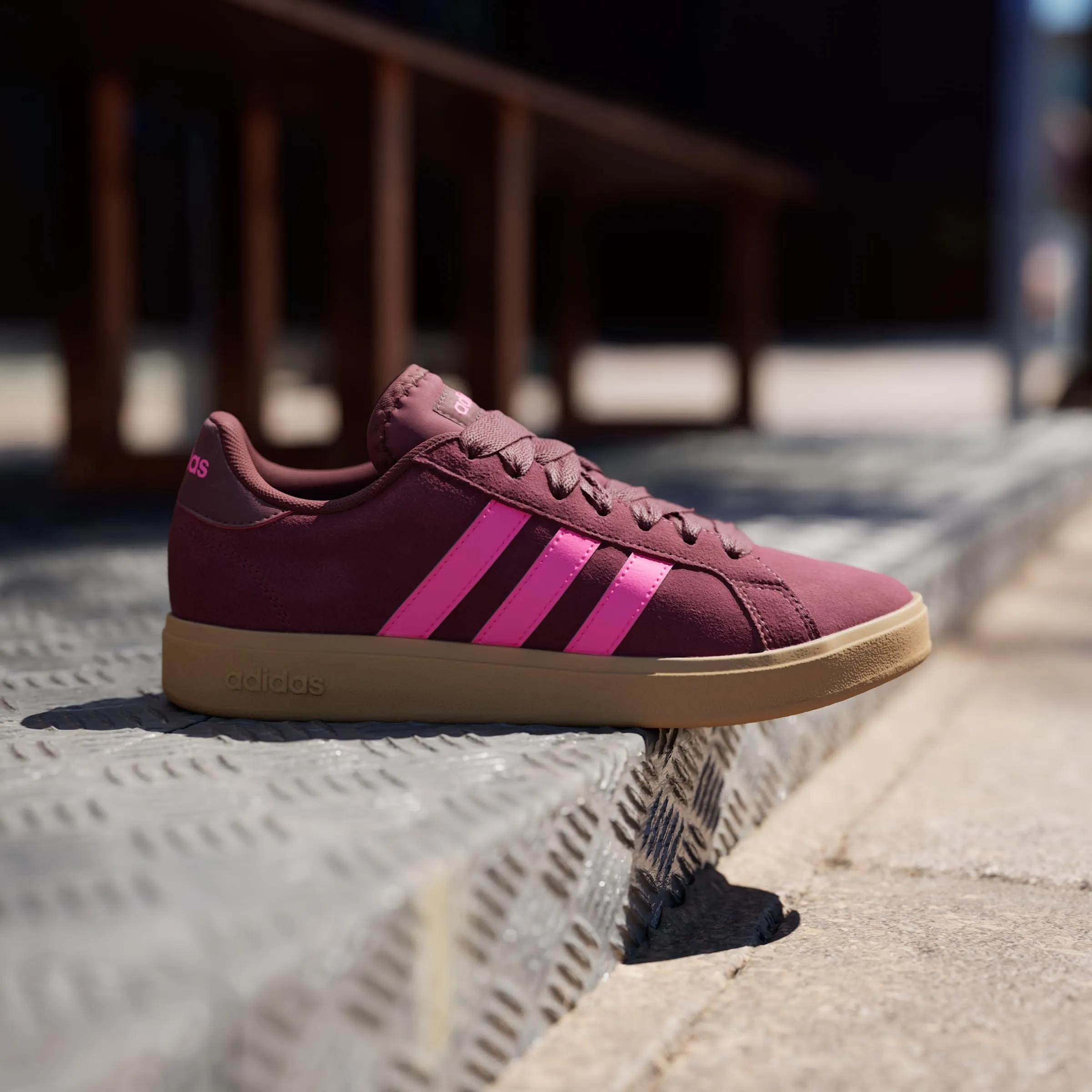 Adidas Donna Grand Court Base 00s Shoes, Shadow Red/Lucid Pink/Gum, 39 1/3 EU - immagine 2