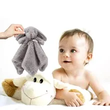 CREVENT Accogliente coperta di sicurezza in peluche per neonati e bambine, con parte anteriore in faxfur + retro in pile con faccia di animale (coniglietto grigio) - immagine 6