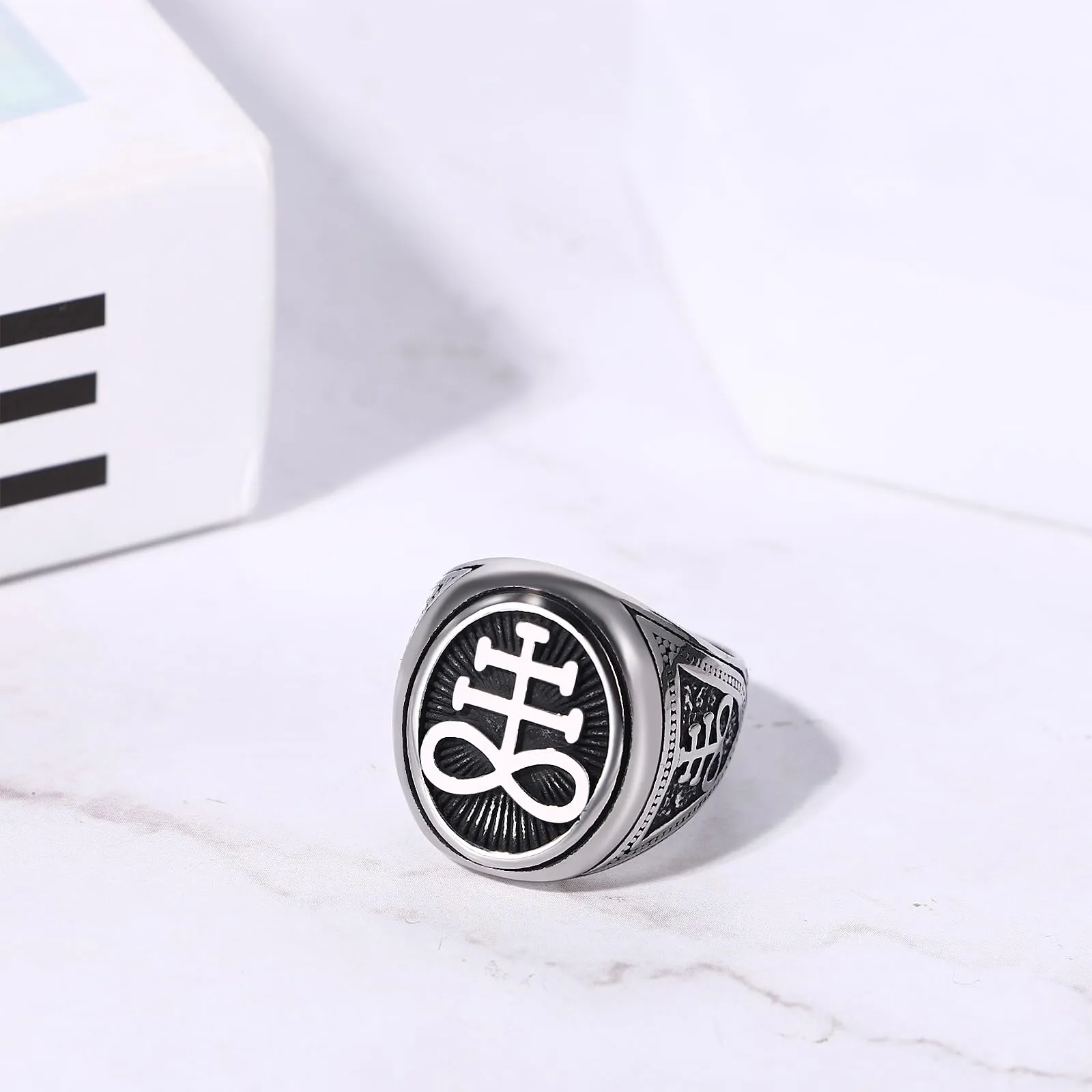 OIDEA Anello Baphomet Lucifero Satan: Anello Satanico con Testa di Capra e Pentagramma Gioiello Gotico in Acciaio Inossidabile - Regalo Battesimo Uomo Donna Argento Misura 30 - immagine 5