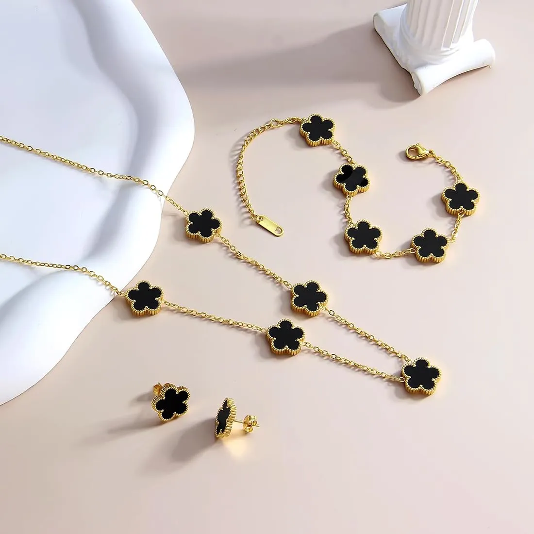 XIWCAFC Parure Gioielli Quadrifoglio da Donna 18K Placcato Oro Acciaio Inossidabile Fortunato Quadrifoglio Collana Orecchini Bracciali Set di Gioielli Sposa Regalo Dirndl Gioielli (Nero) - immagine 4