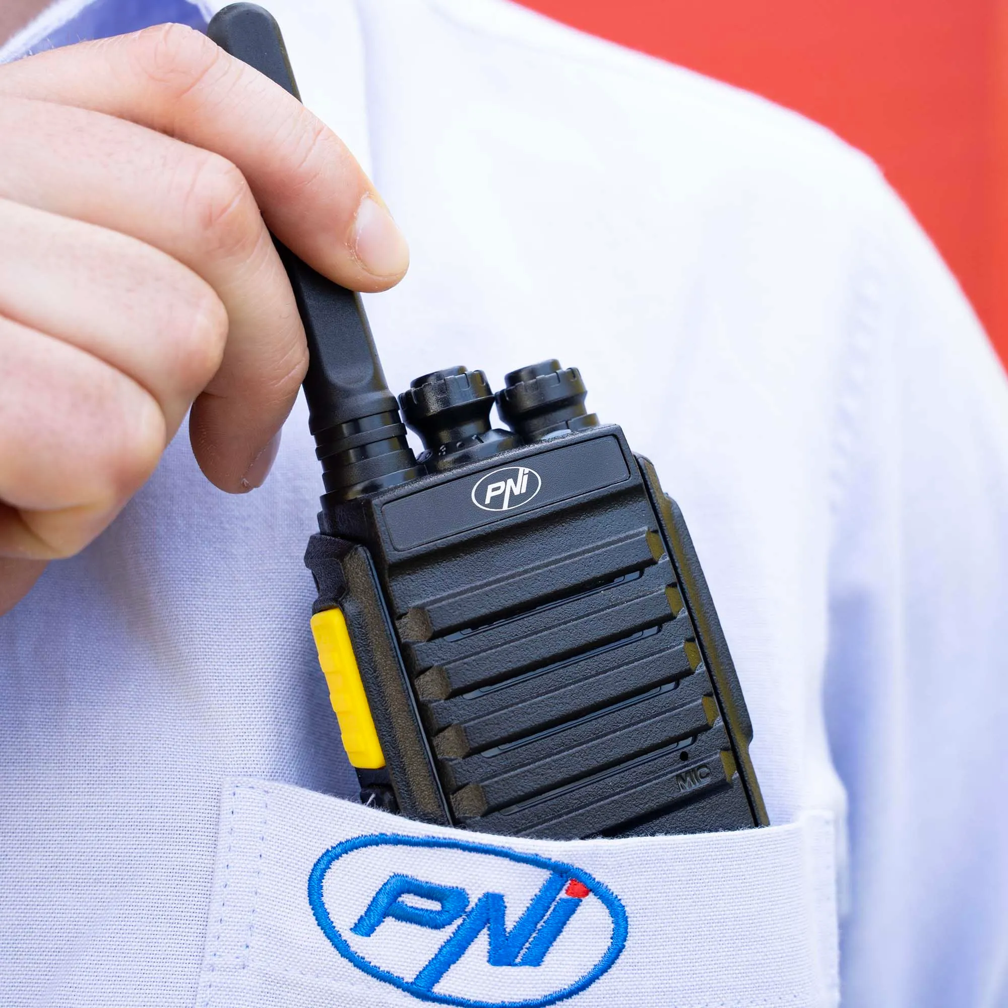 Stazione radio portatile PNI DPMR R41 PRO 0.5W, 16CH, VOX, programmabile, 1500mAh, cuffie con microfono incluso - immagine 4