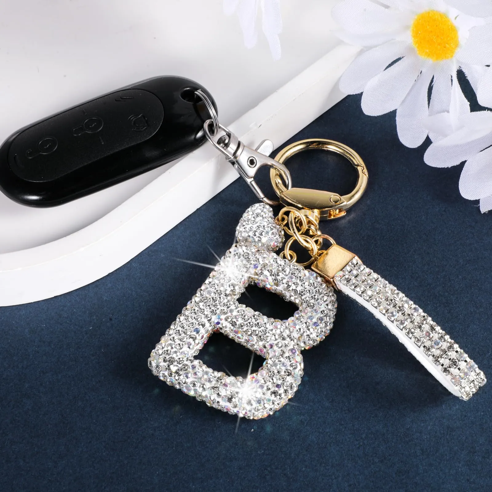 MWOOT Cristalli Lettera Portachiavi, Carini Keyring Ciondoli con Nome, Iniziale Anelli Portachiavi Donna, Casa Nuova Accessori Macchina Auto Keychain Regalo Amica Compleanno(B) - immagine 4