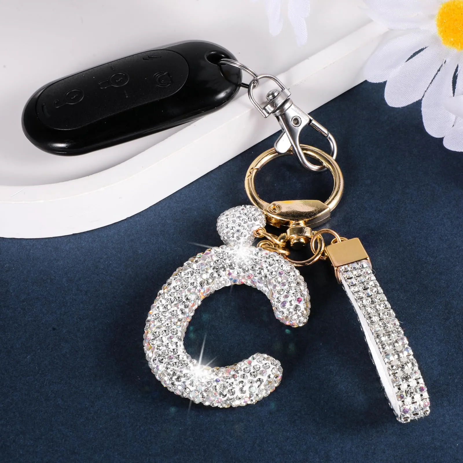 MWOOT Portachiavi a forma di lettera con strass, portachiavi Silvery con nome Cute Car Keychain, portachiavi per auto, borsa a mano, accessori per compleanno per donna (C) - immagine 4