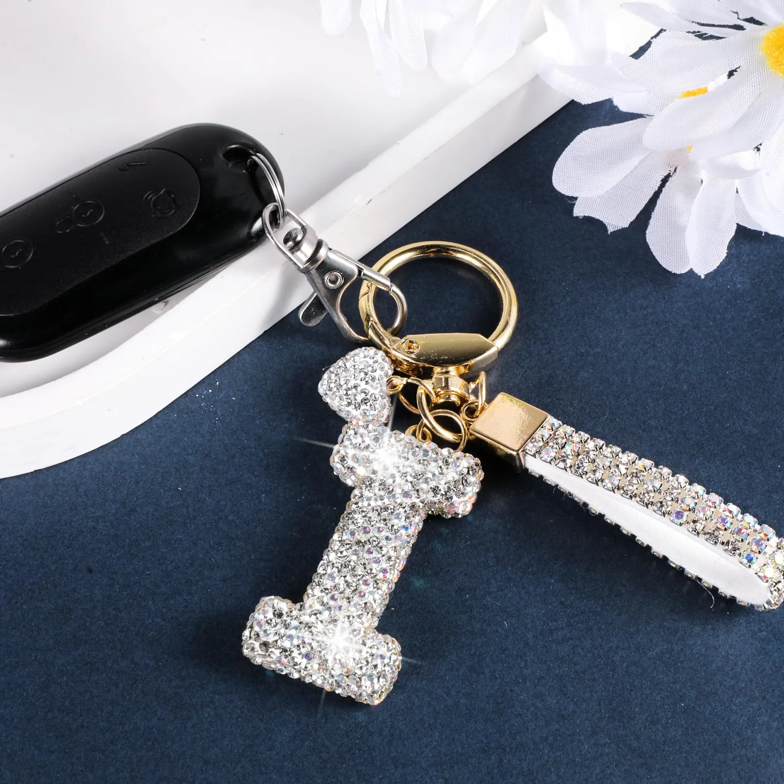 MWOOT Portachiavi con lettera glitterata con strass, portachiavi argentato, portachiavi carino per auto, ciondolo per borsa, accessori, portachiavi per compleanno da donna (I) - immagine 4