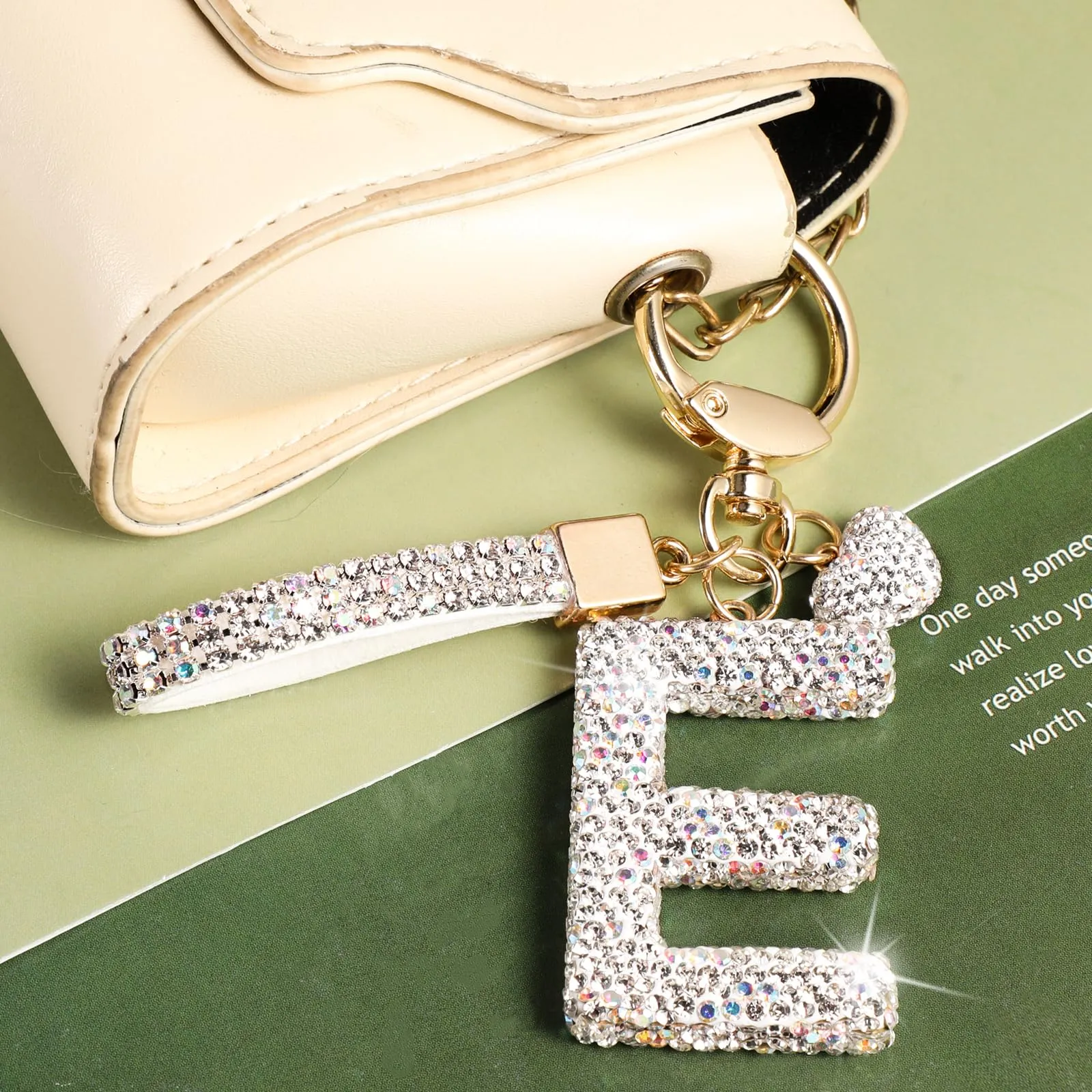 MWOOT Cristalli Lettera Portachiavi, Carini Keyring Ciondoli con Nome, Iniziale Anelli Portachiavi Donna, Casa Nuova Accessori Macchina Auto Keychain Regalo Amica Compleanno(E) - immagine 2