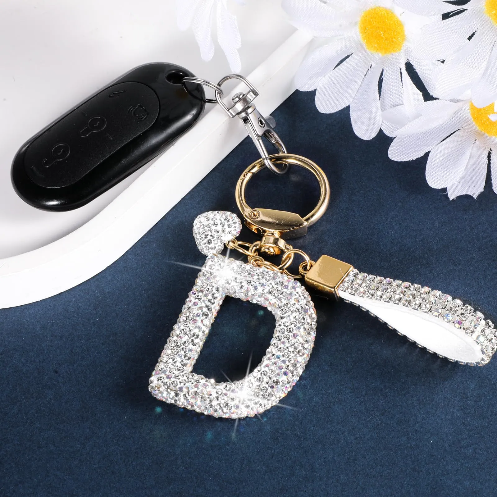MWOOT Portachiavi a forma di lettera con strass, portachiavi Silvery con nome Cute Car Keychain, portachiavi per auto, borsa a mano, accessori per il compleanno per donna (D) - immagine 4