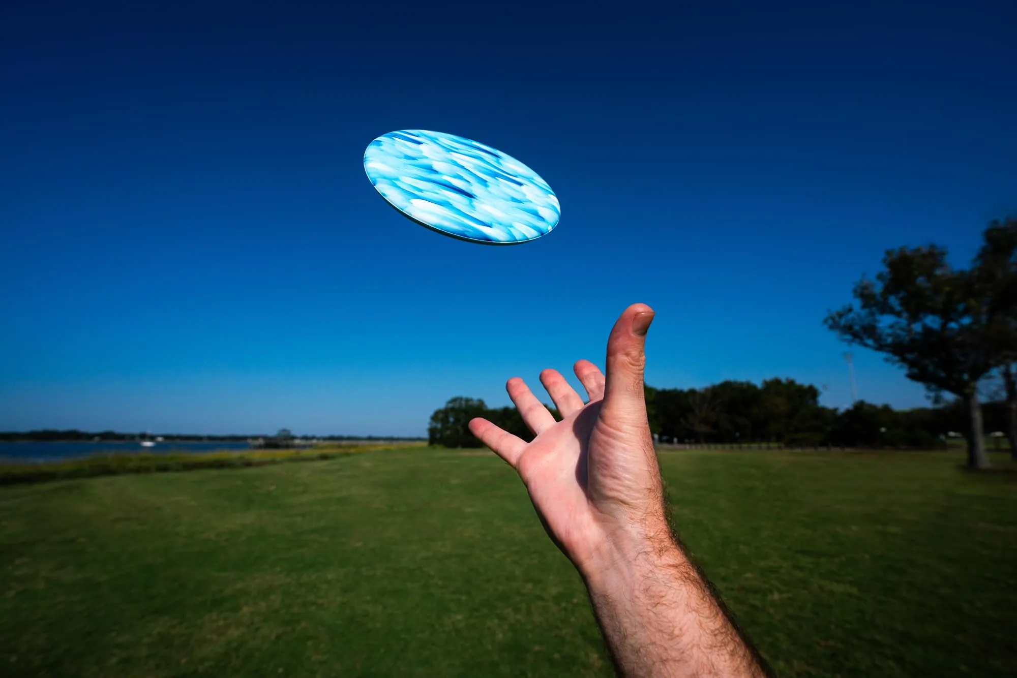 Waboba Wingman Disco Volante in Silicone – Frisbee Morbido e Pieghevole per Bambini – Giocattolo da Interno ed Esterno per Bambini e Bambine dai 5 Anni – Tascabile e Facile da Lanciare - Artic - immagine 3