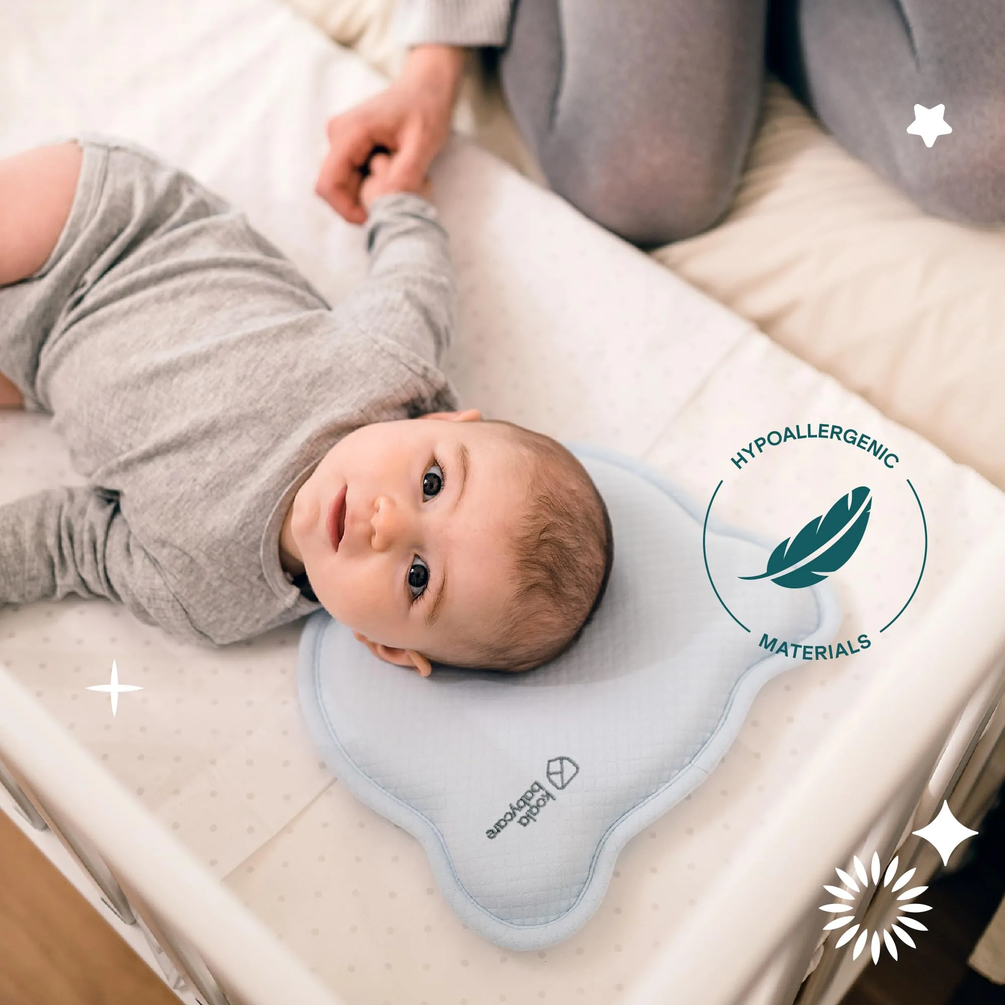 Cuscino Neonato Plagiocefalia Sfoderabile (con due Federe) per aiutare a prevenire e trattare la Testa Piatta in Memory Foam - Blu - Design Registrato KBC® - immagine 6