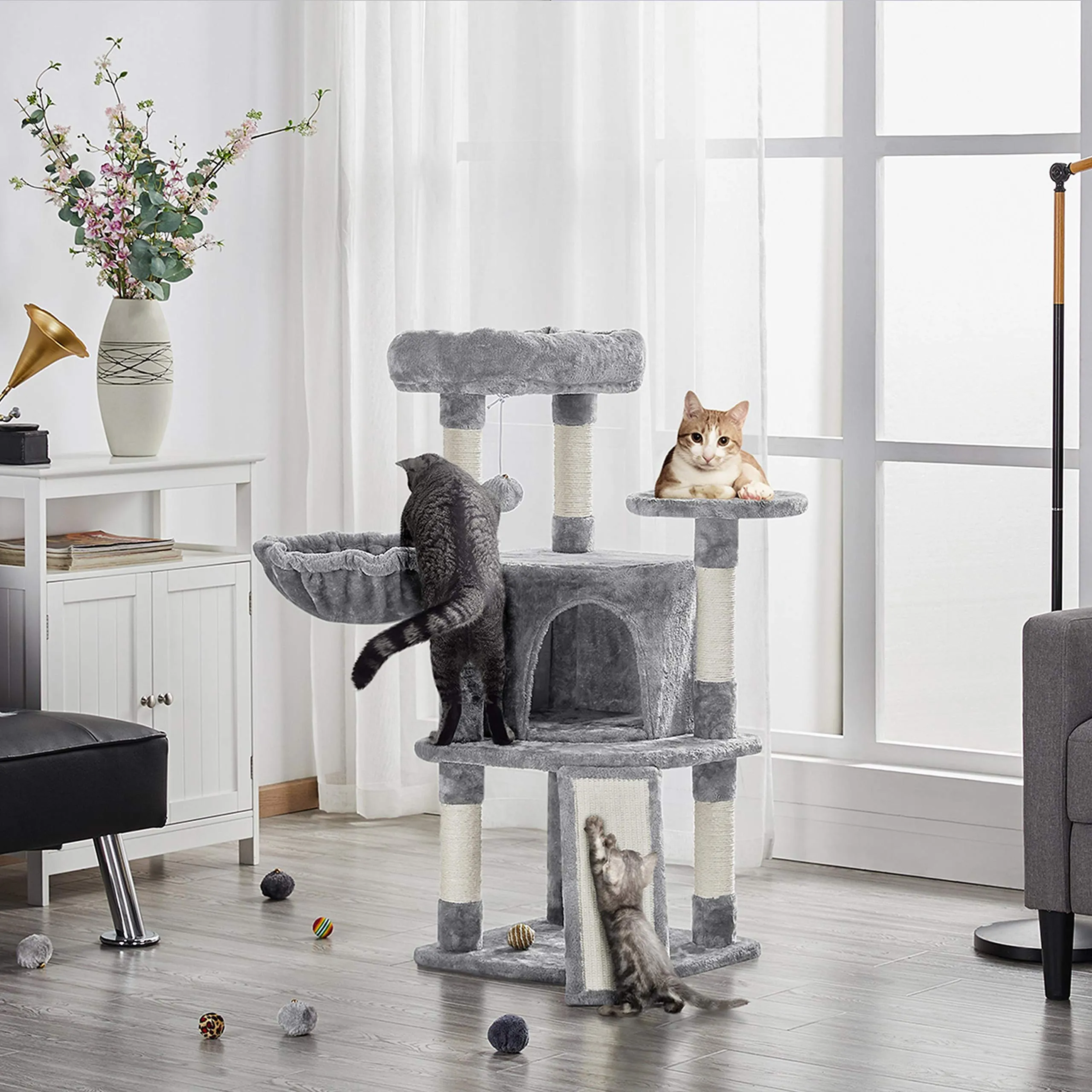 Yaheetech Albero Tiragraffi per Gatti con Ampio Trespolo Grande Cesto e Grotta, Rampetta Graffiatoio e Pali in Sisal, 43,5 x 43,5 x 106 cm, Grigio Chiaro - immagine 4