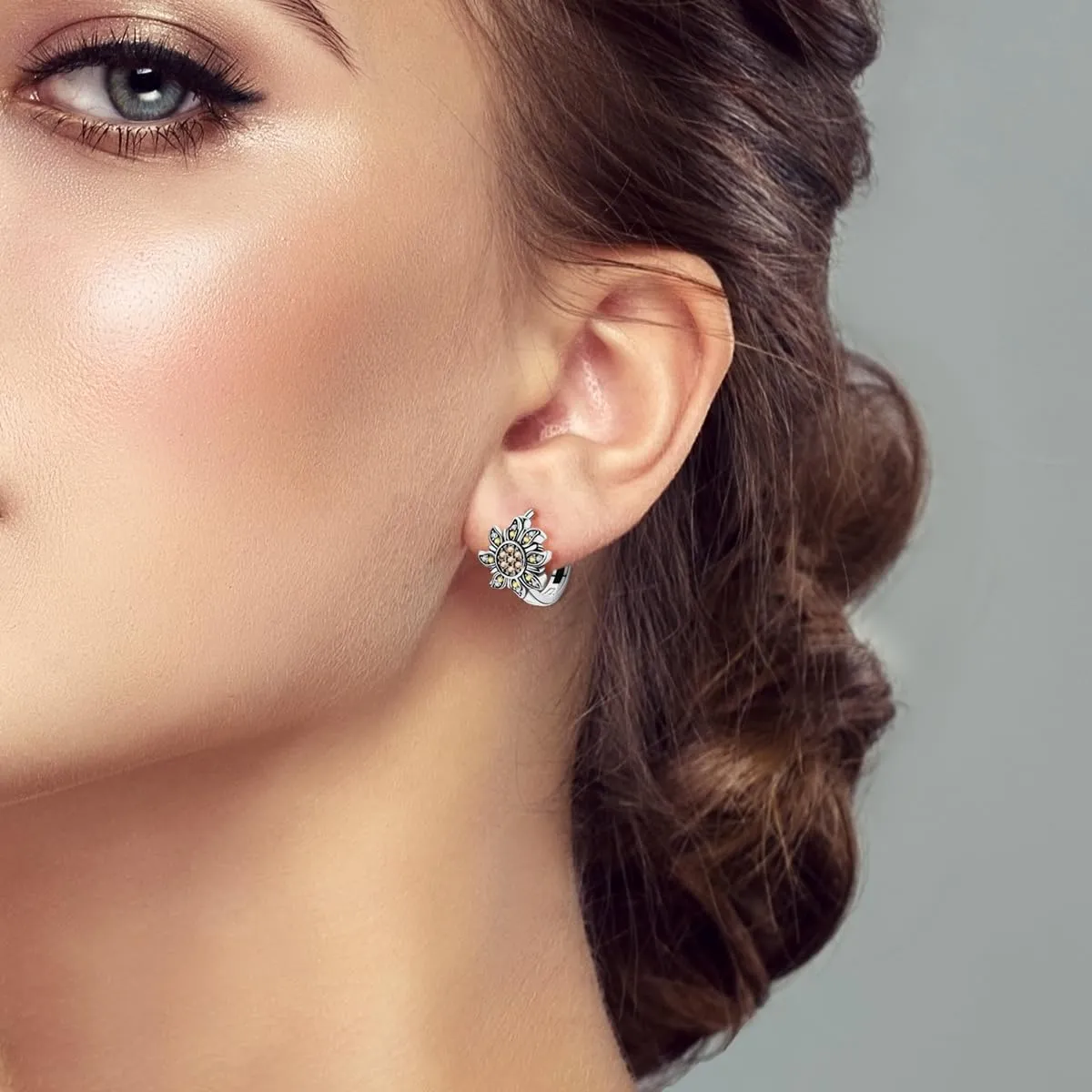 QIKAOLA S925 Orecchini in argento da donna Orecchini a cerchio ipoallergenici Orecchini Huggie con zirconia cubica - immagine 2