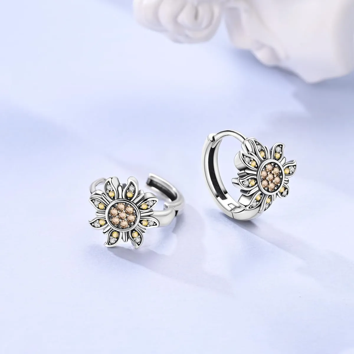 QIKAOLA S925 Orecchini in argento da donna Orecchini a cerchio ipoallergenici Orecchini Huggie con zirconia cubica - immagine 3