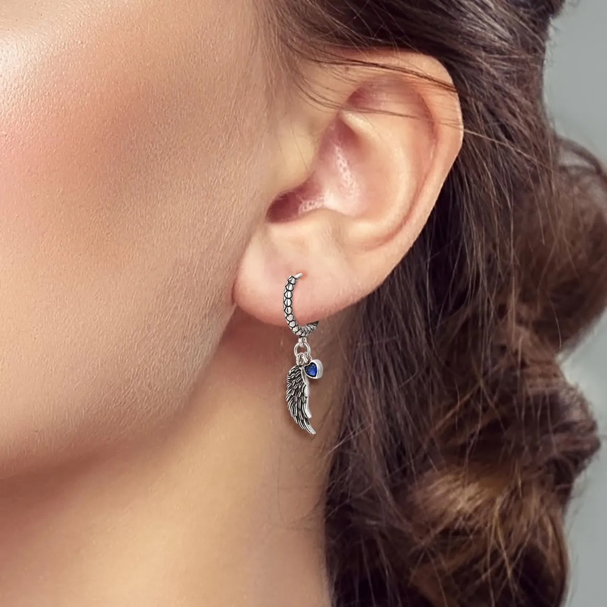 QIKAOLA S925 Orecchini in argento da donna Orecchini a cerchio ipoallergenici Orecchini Huggie con zirconia cubica - immagine 2