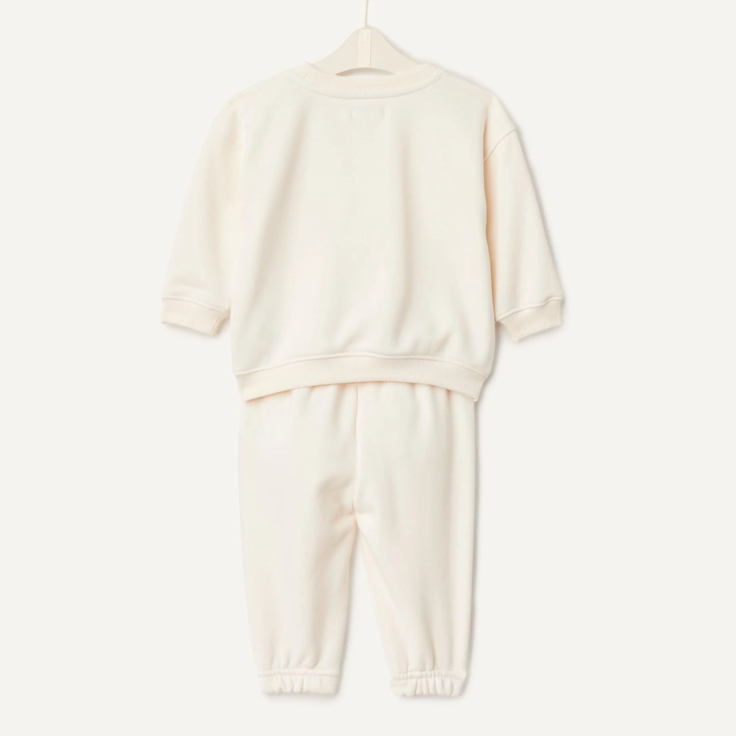 Amazon Essentials x Sofia Grainge Set Con Felpa E Pantaloni Sportivi Unisex - Bimbi 0-24, Cuori/San Valentino, 18 mesi - immagine 5