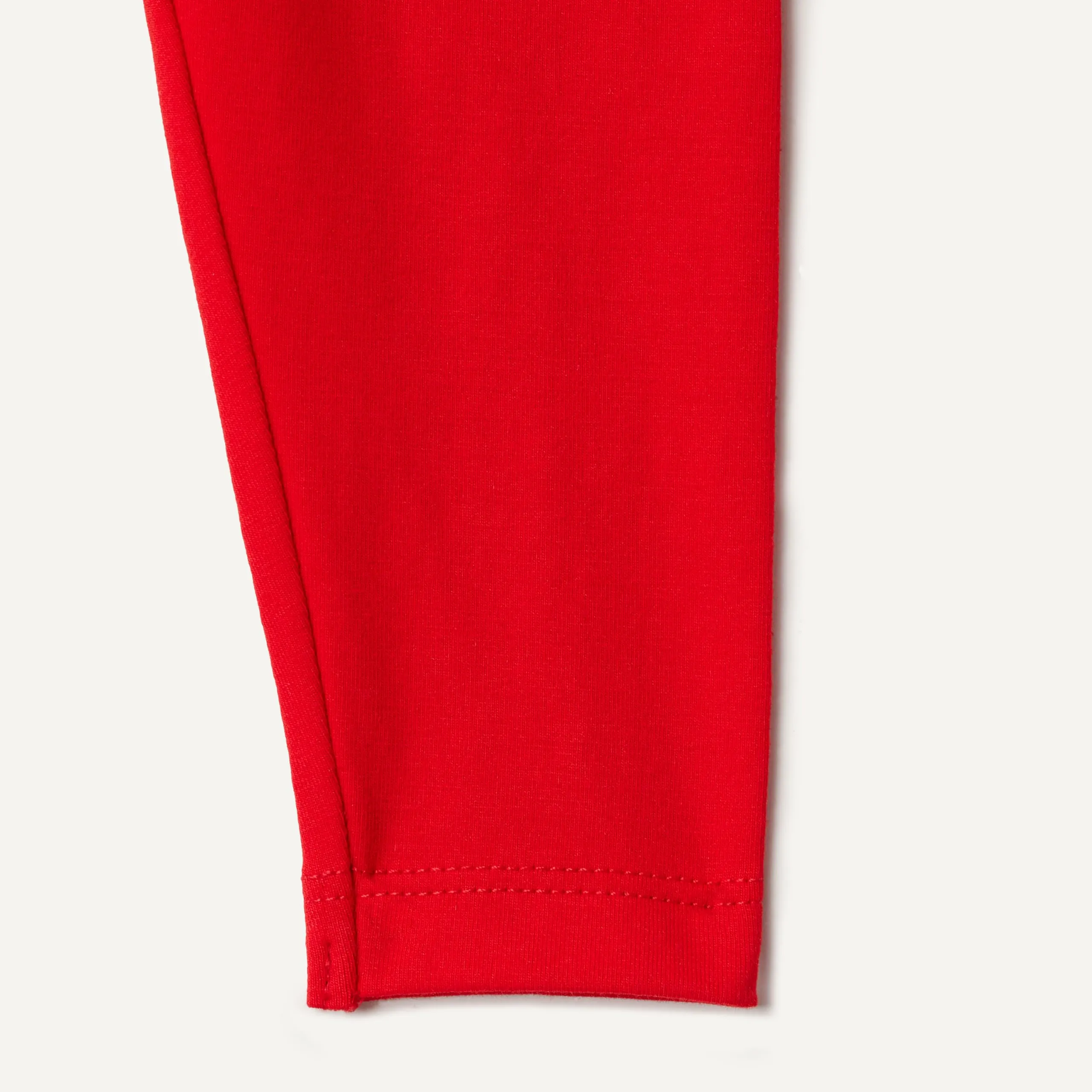 Amazon Essentials x Sofia Grainge Leggings alla Caviglia Traspiranti in Cotone Unisex - Bambini e ragazzi, Confezione da 3, Avorio/Mela Cuori/Rosso, 3 anni - immagine 3