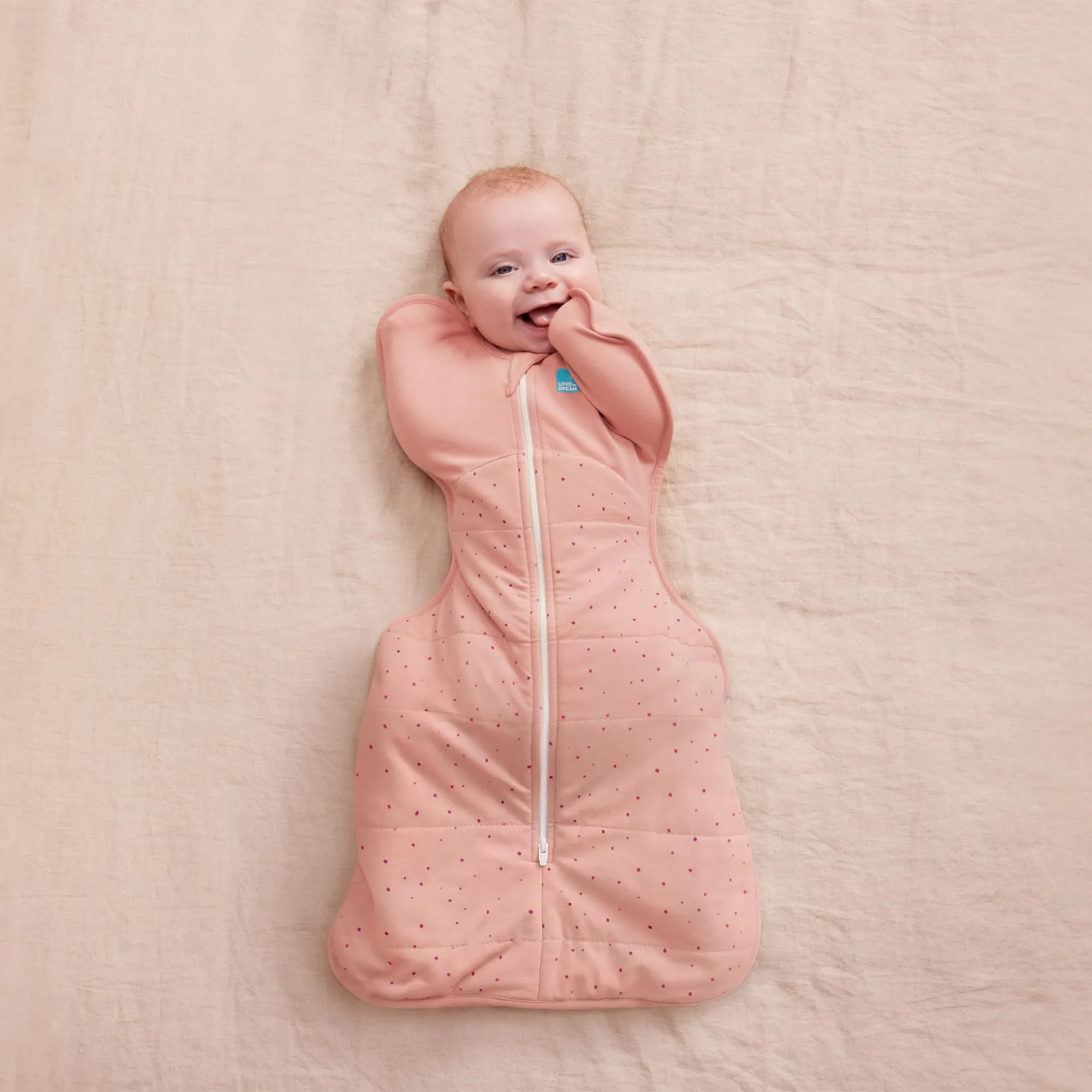 Love To Dream Swaddle UP, Neonato 2,2-3,8 kg - Rosa ciottolo | Vestibilità aderente, favorisce un sonno sano | 2,5 Tog per autunno e inverno (16–20°C) | Cotone e doppia cerniera - immagine 2
