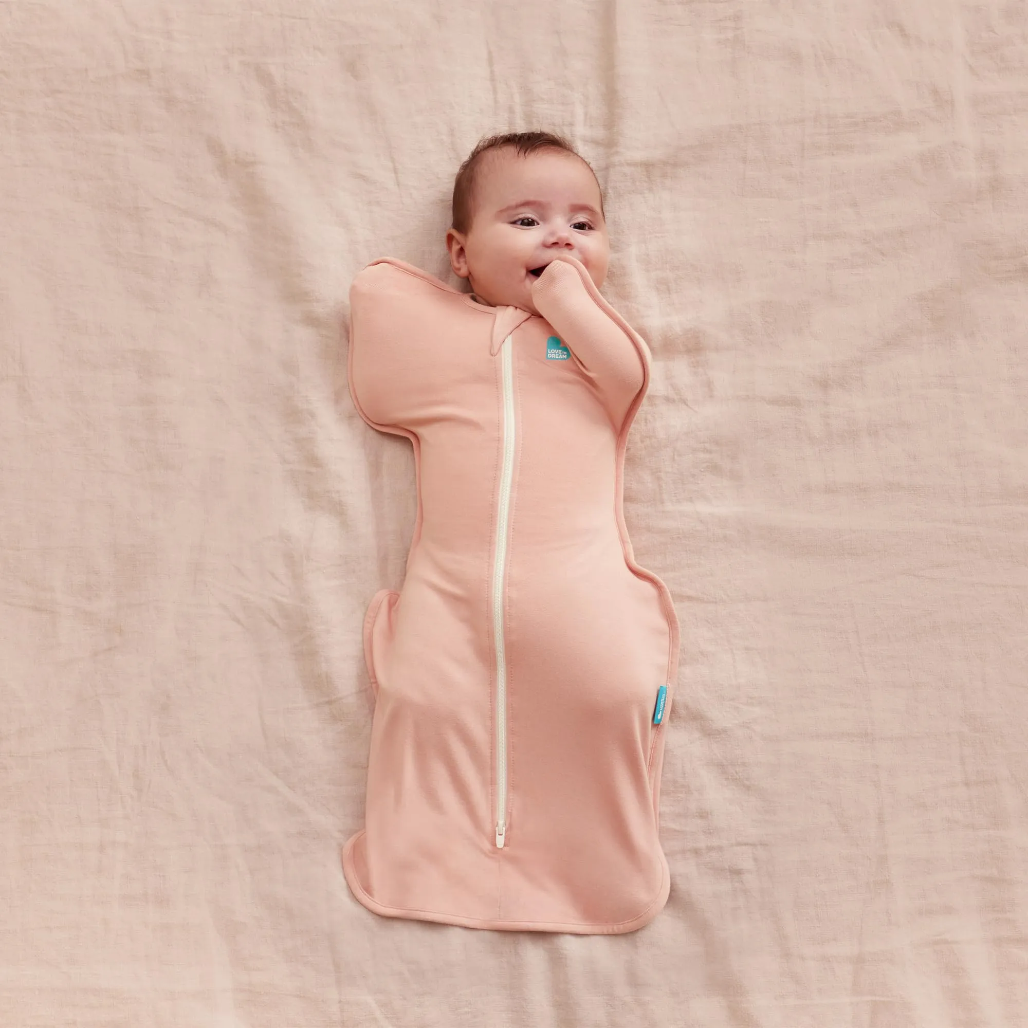 Love To Dream Swaddle UP, taglia piccola 3,5–6 kg - Rosa cipria | Vestibilità aderente, favorisce un sonno sano | 0,2 Tog per primavera ed estate (24–27°C) | Cotone e doppia cerniera - immagine 2