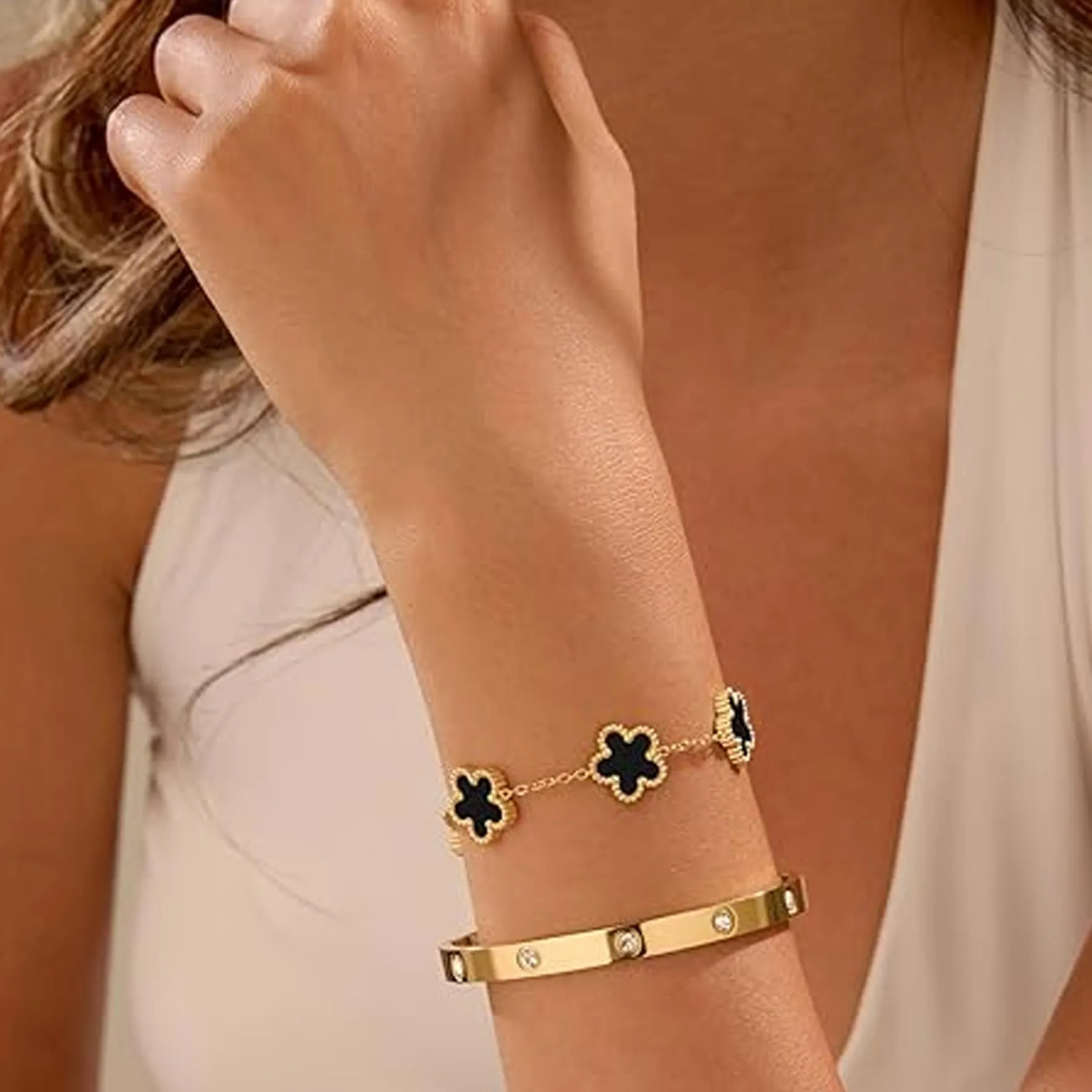 LIUYIDM Bracciale Donna Gioielli con Quadrifoglio Dorato Four Leaf Clover Bracelet Accessori Eleganti Gioielli Quadrifoglio Donna Vita Quotidiana, Regali di Compleanno con Portafortuna (Nero) - immagine 4