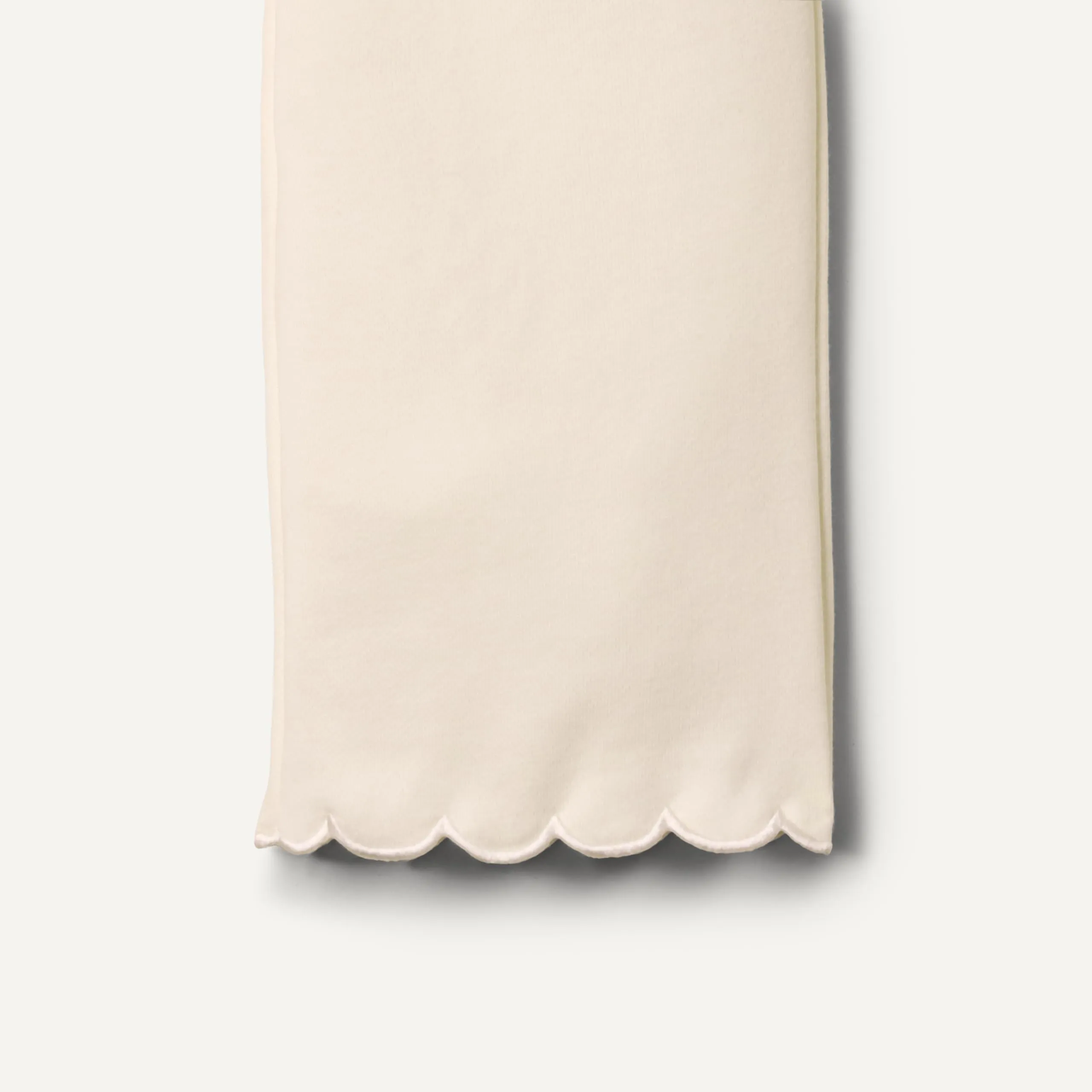 Amazon Essentials x Sofia Grainge - Completo con Pantaloni e Top in Spugna Francese, da Bambina, Colore: Avorio, 24 Mesi - immagine 3
